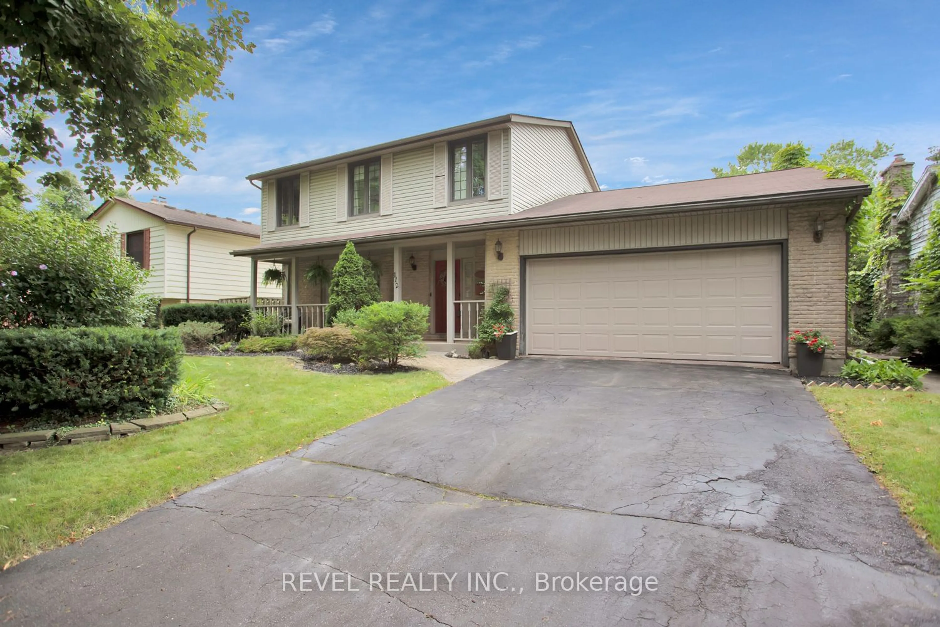 Frontside or backside of a home, the street view for 112 Applewood Cres, London Ontario N6J 3R2