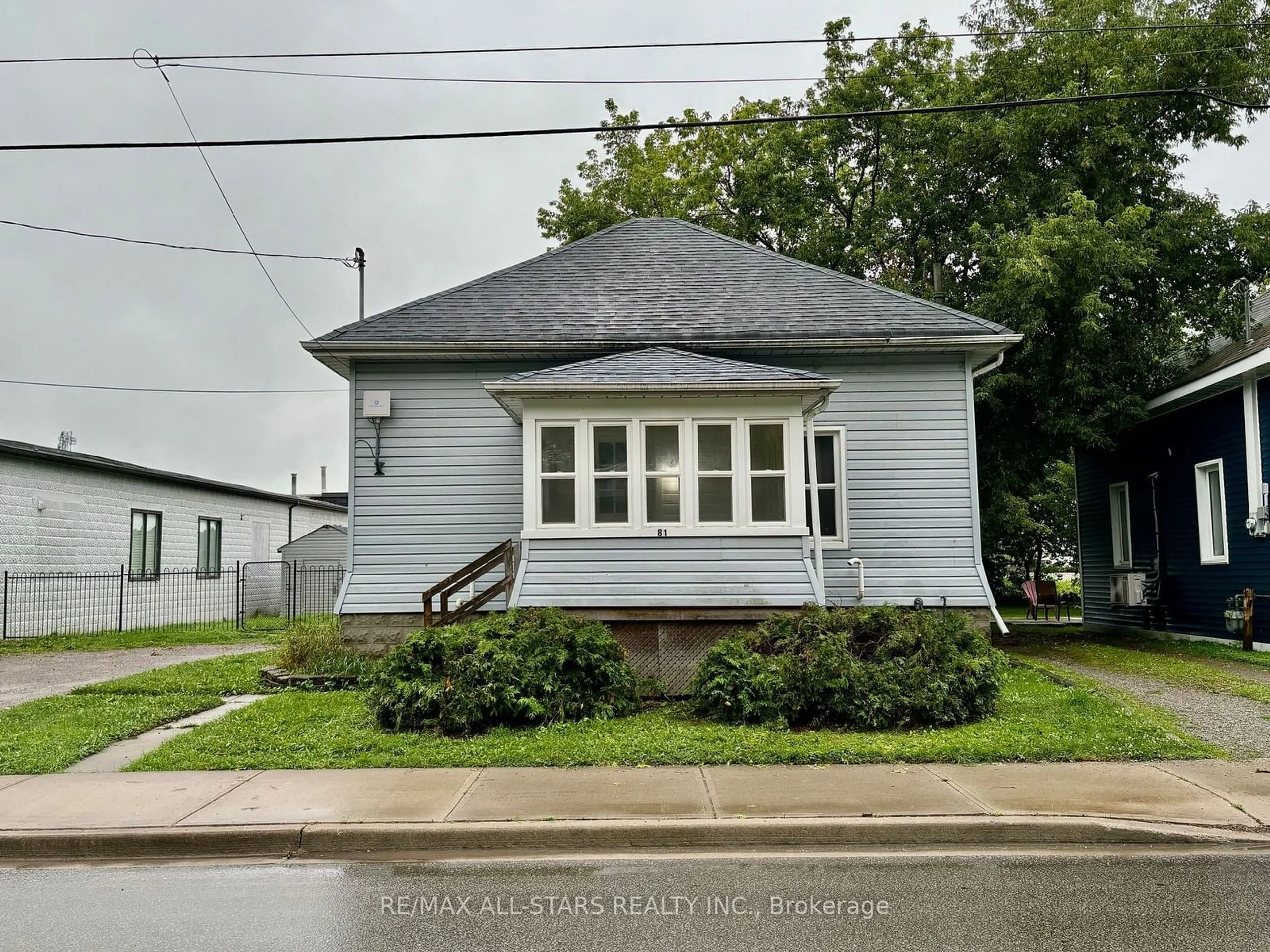 Frontside or backside of a home for 81 Durham St, Kawartha Lakes Ontario K9V 2P8