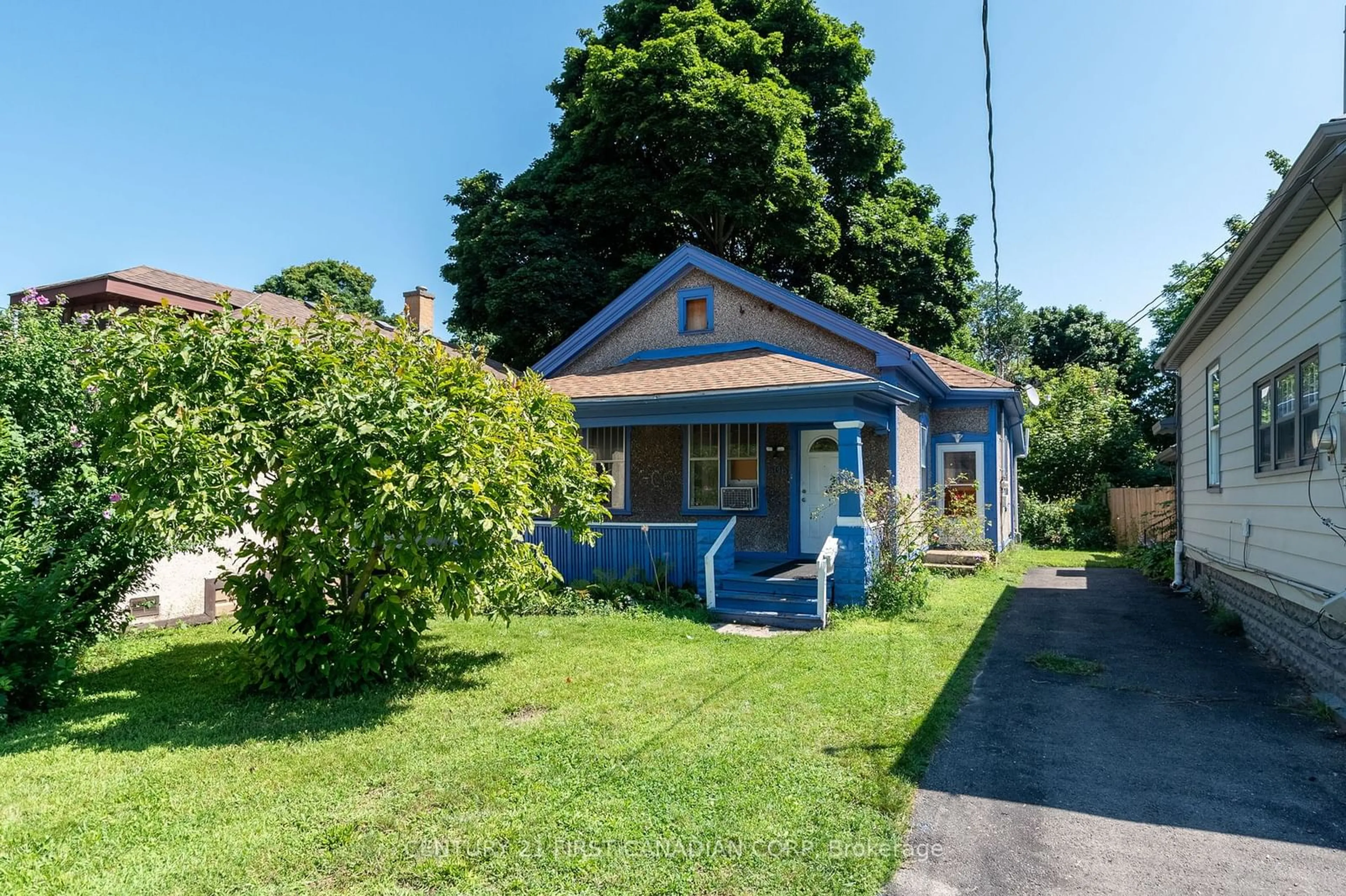 Cottage for 506 Elizabeth St, London Ontario N5W 3S1