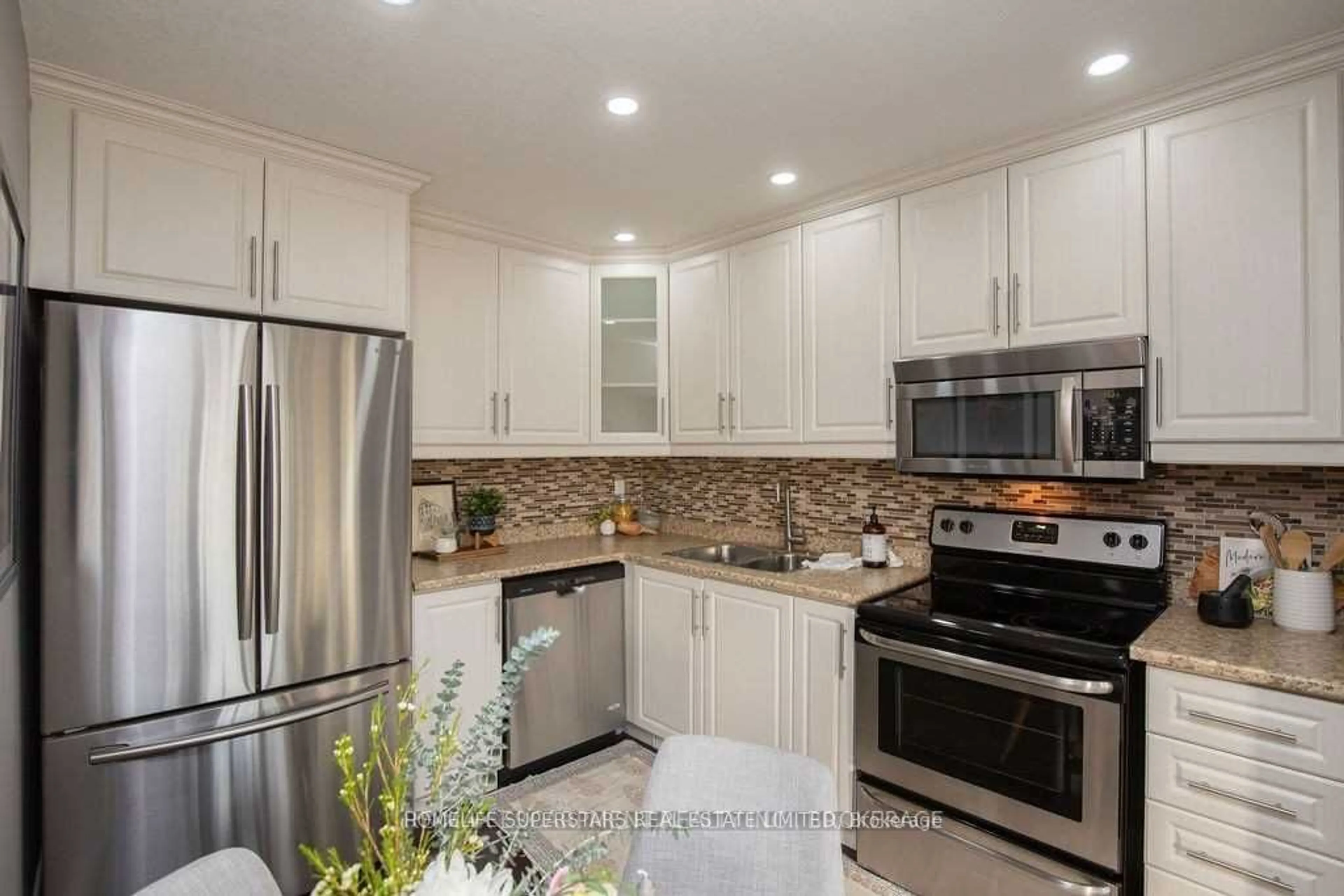 Contemporary kitchen for 551 Barnaby St, Hamilton Ontario L8H 6T8