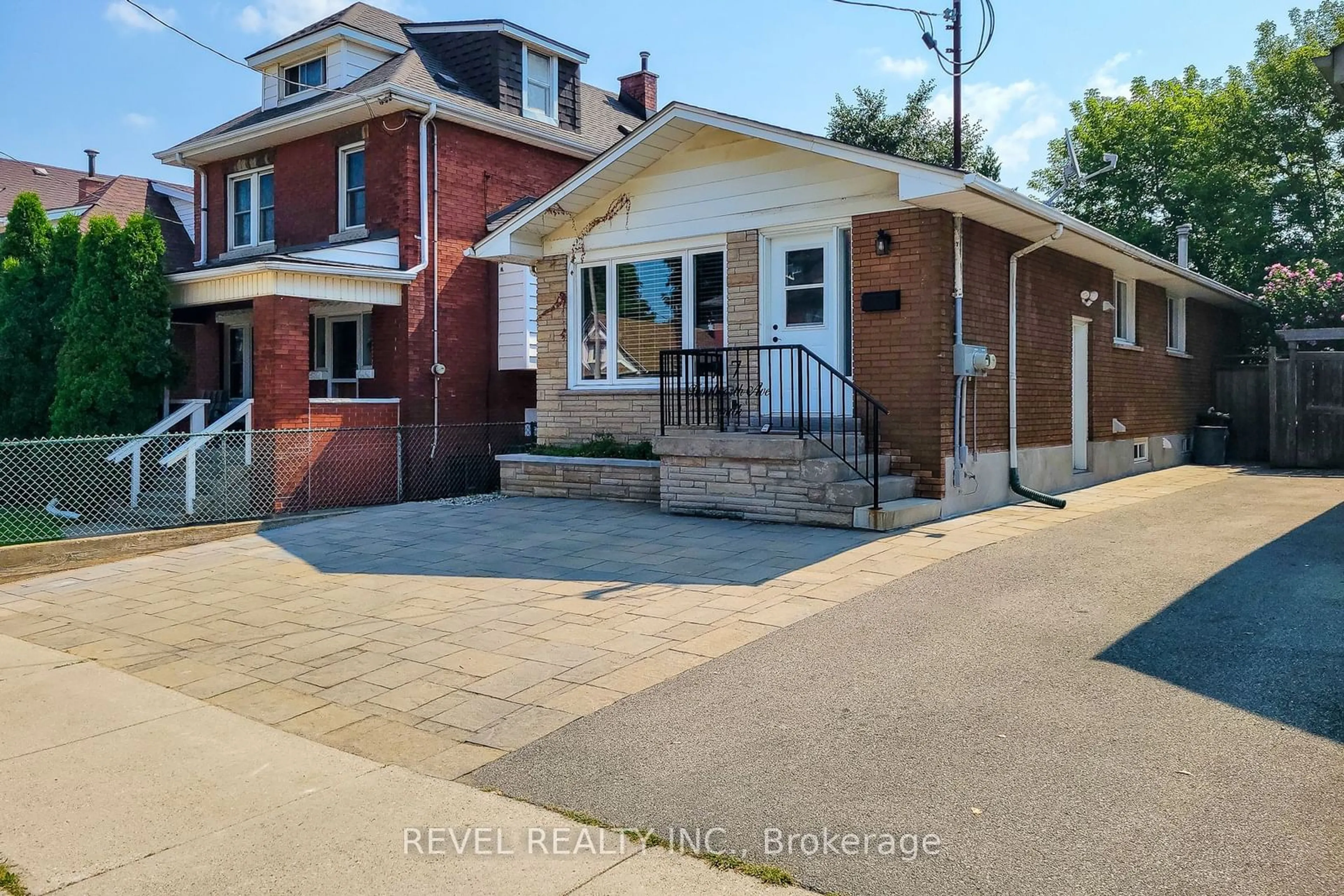 Home with brick exterior material for 77 Kenilworth Ave, Hamilton Ontario L8K 2T1