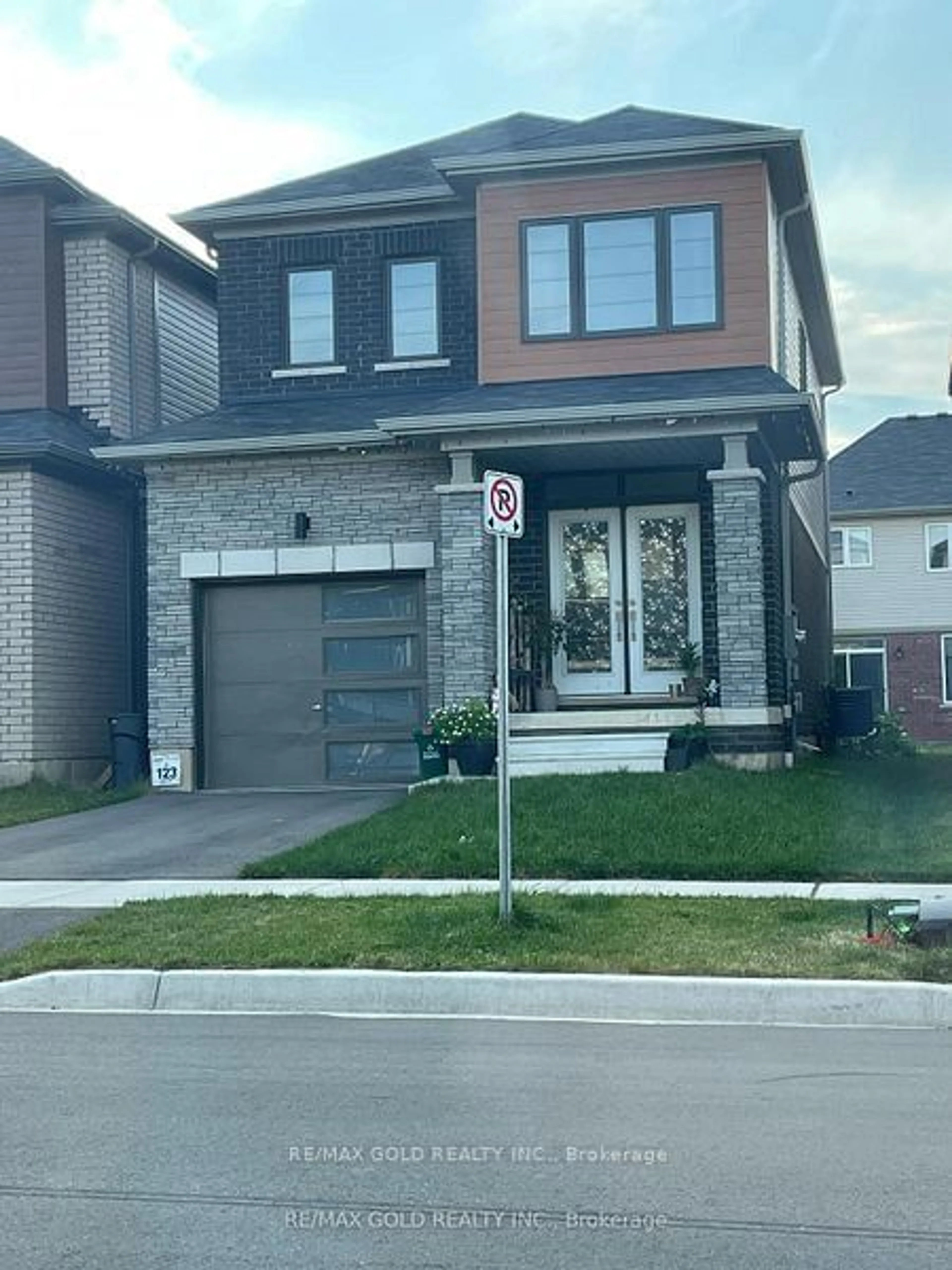 Frontside or backside of a home for 6 Mclaren Ave, Brantford Ontario N3T 0T3