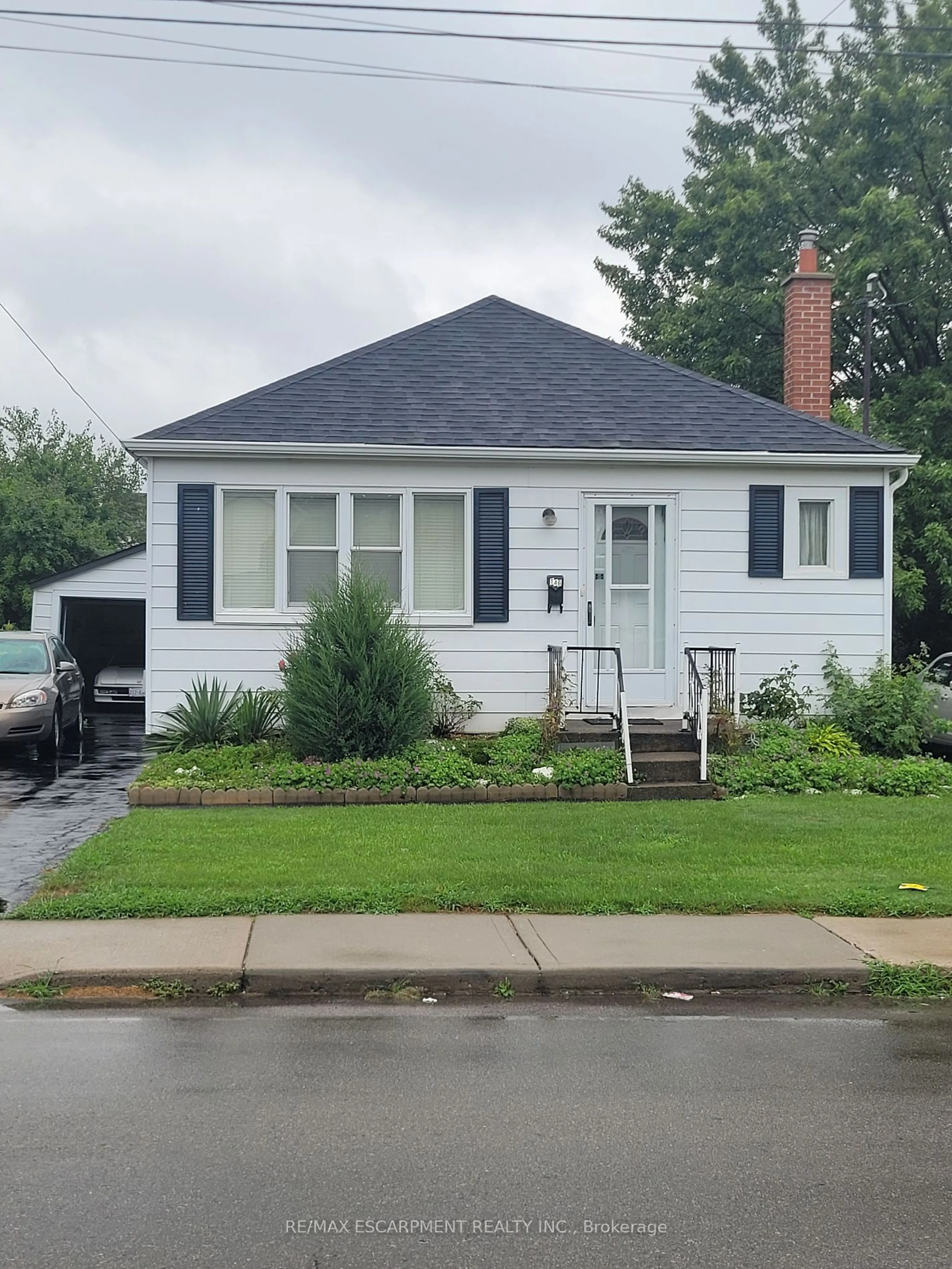 Frontside or backside of a home for 146 Cochrane Rd, Hamilton Ontario L8K 3G4