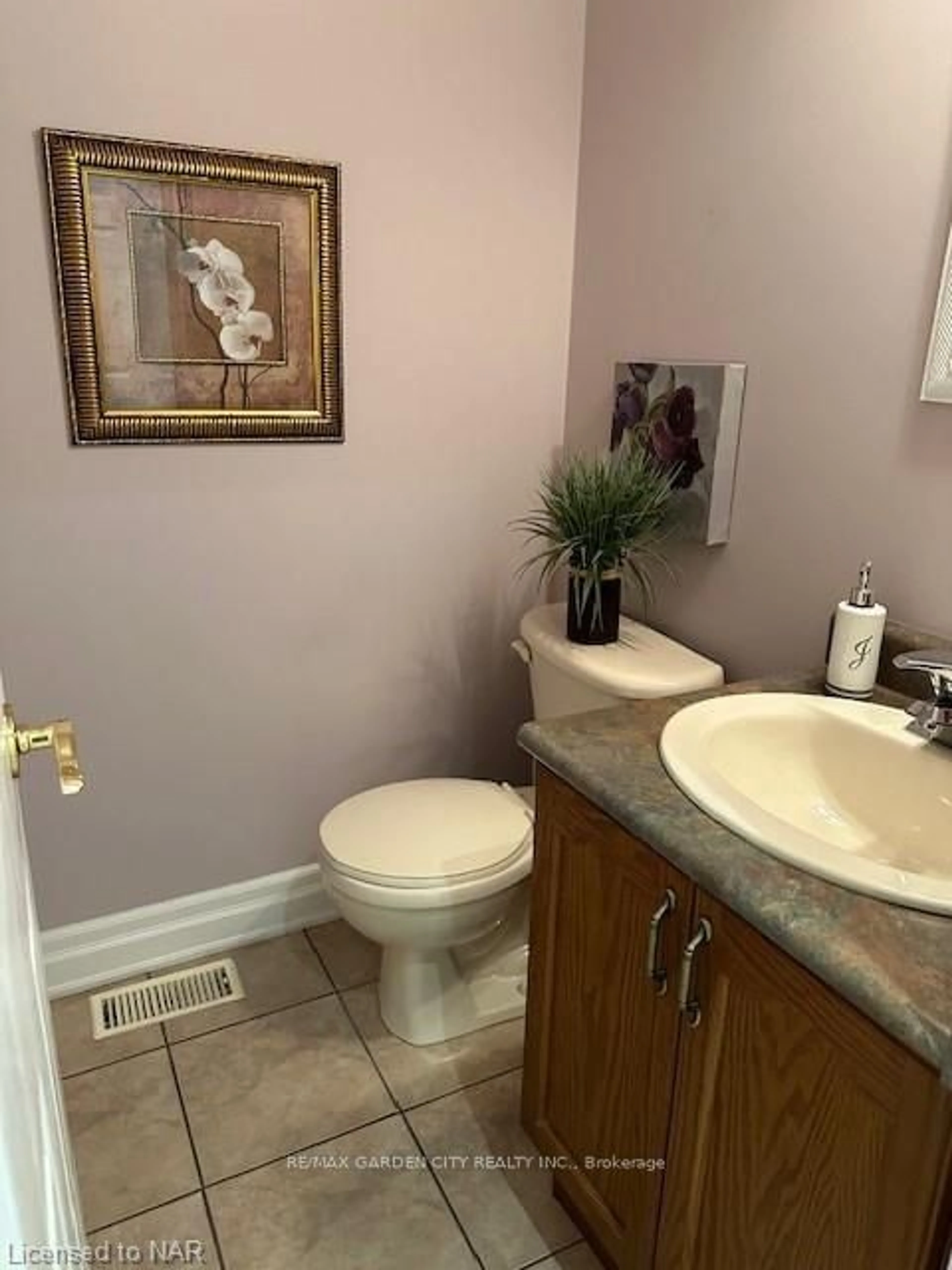 Bathroom, not visible floor for 24 Metcalfe St, Thorold Ontario L2V 2Z8