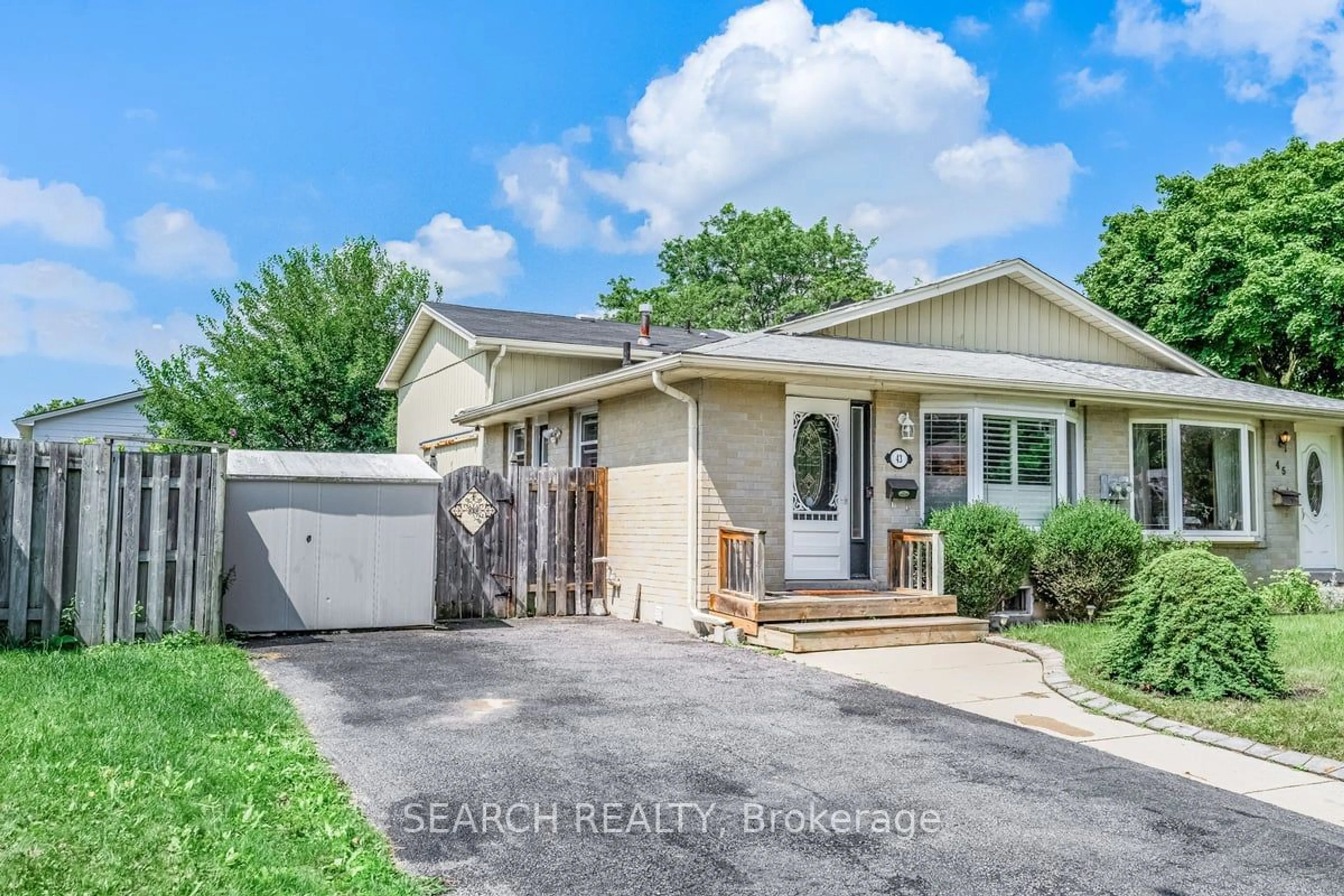 Frontside or backside of a home for 43 Inverness St, Brantford Ontario N3V 1A9