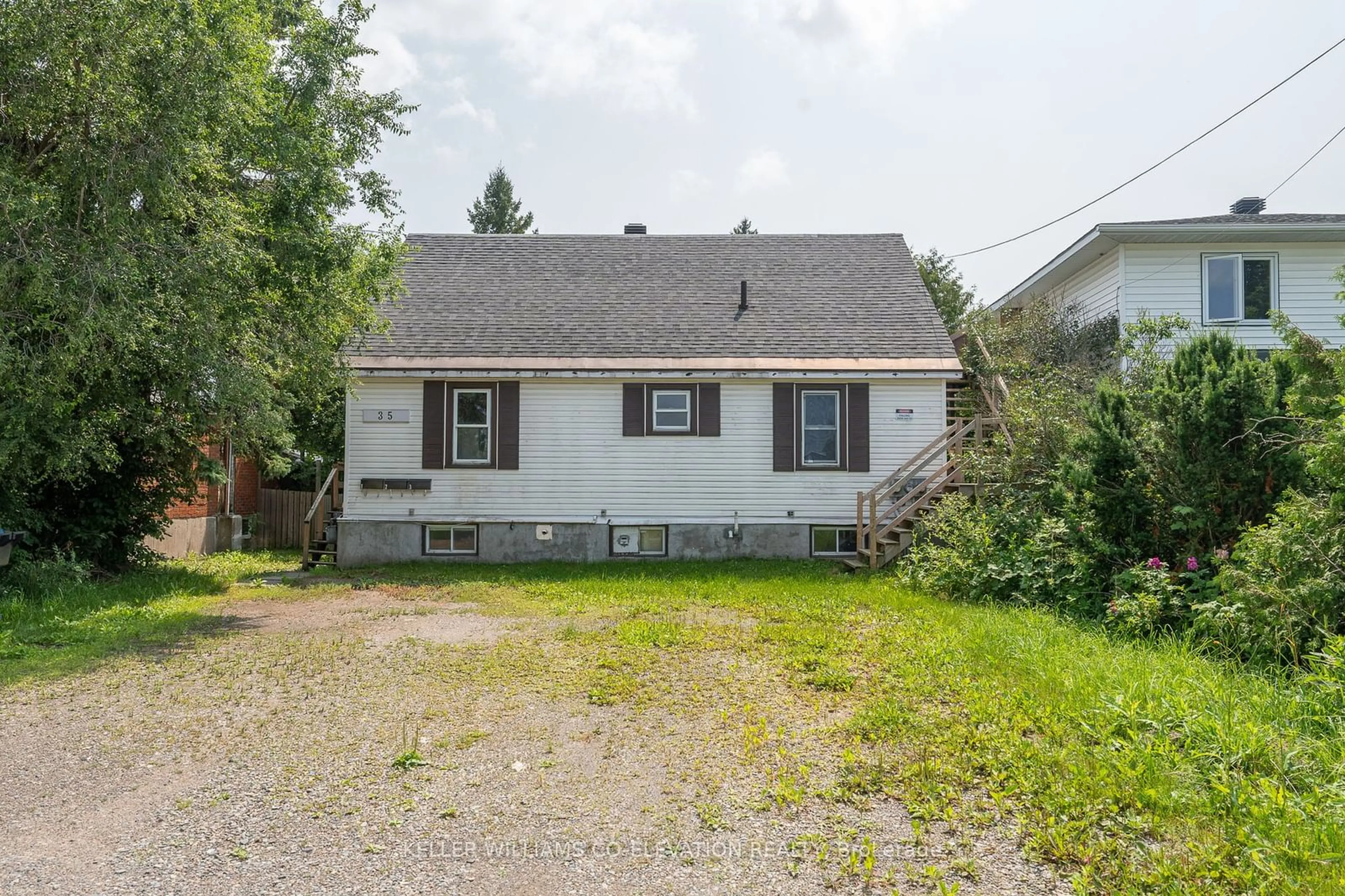 Cottage for 35 Fairview St, Sault Ste Marie Ontario P6C 3B3