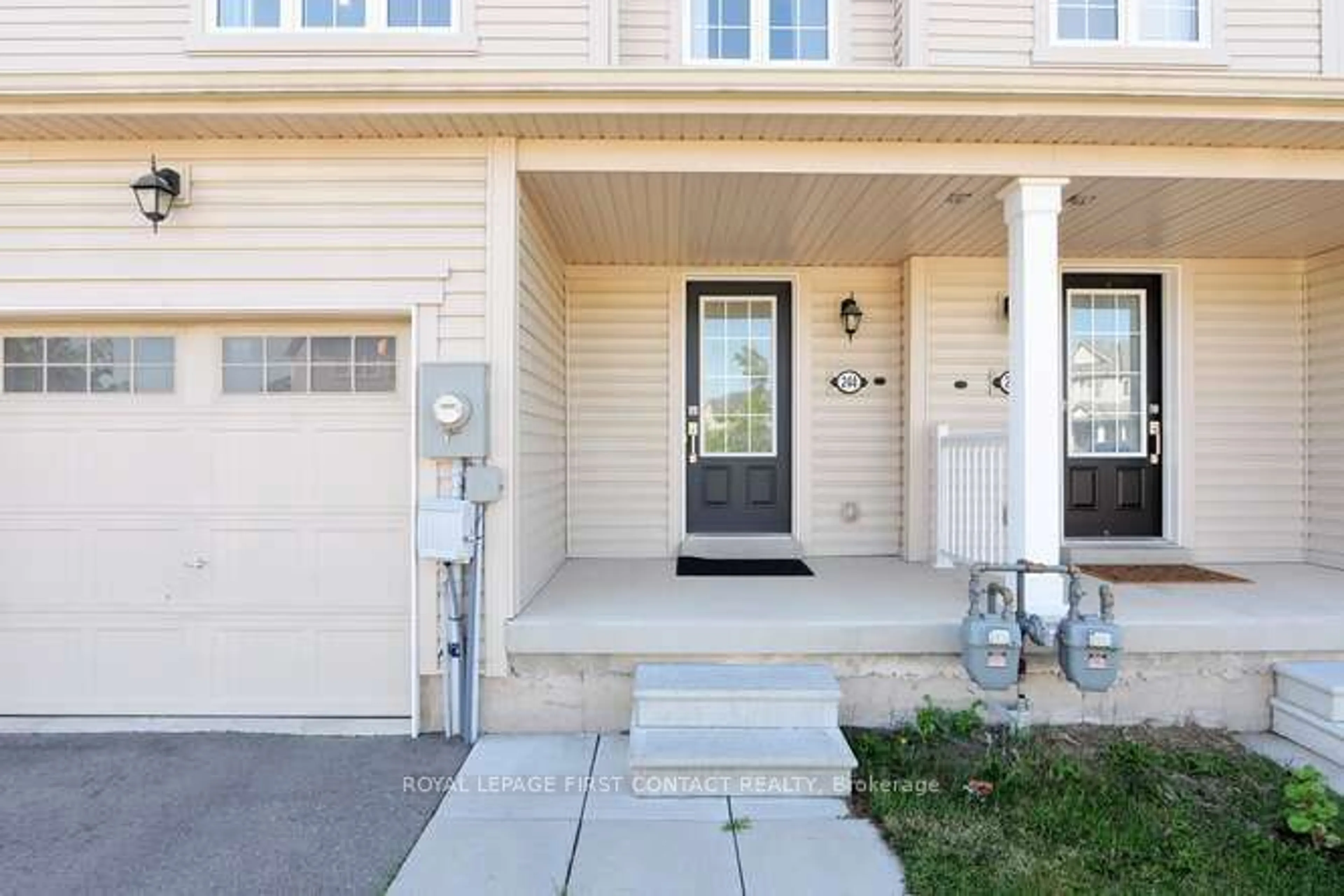 Indoor entryway for 244 Esther Cres, Thorold Ontario L3B 0H1