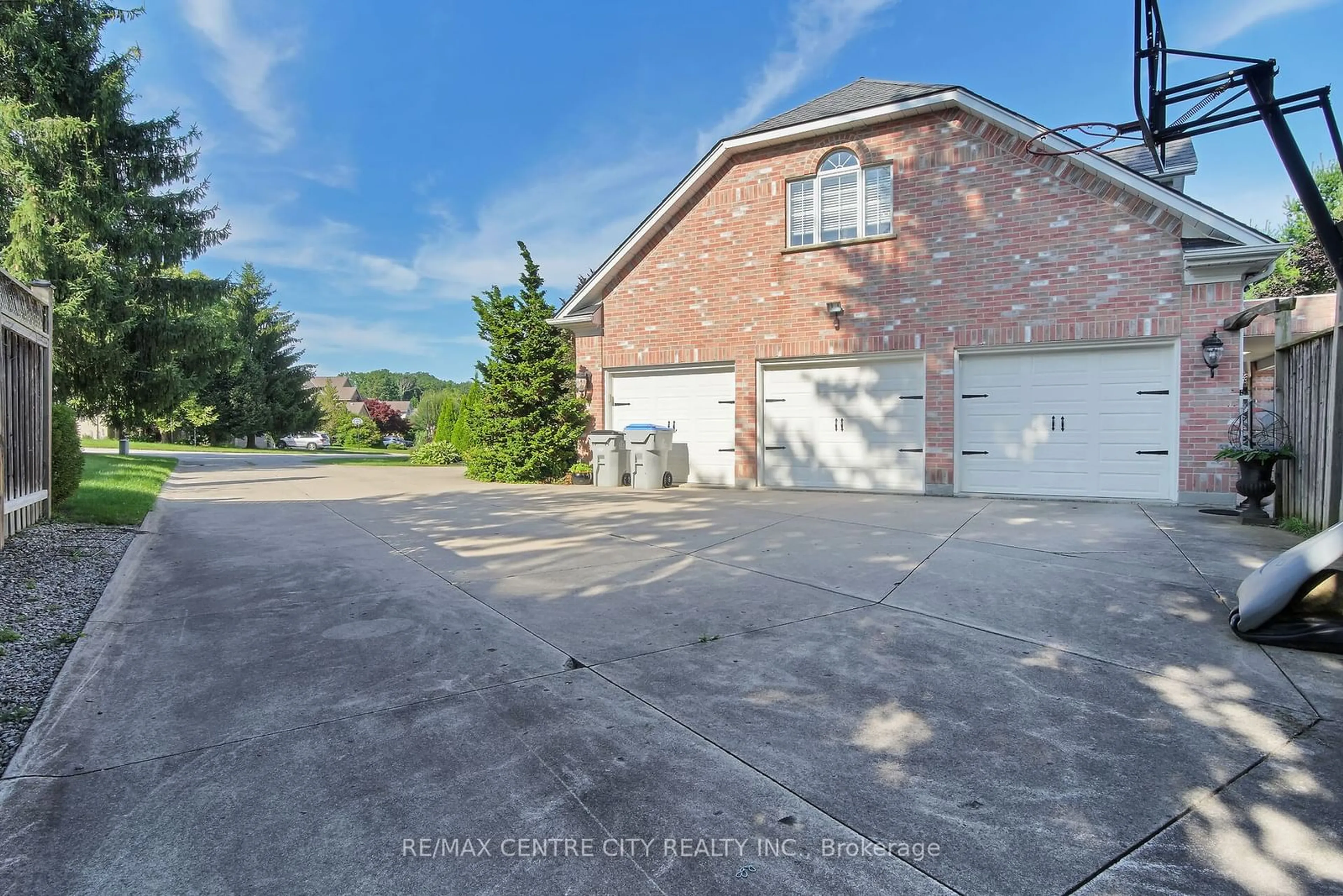 Frontside or backside of a home, the street view for 11 Woodland Dr, Middlesex Centre Ontario N0L 1R0