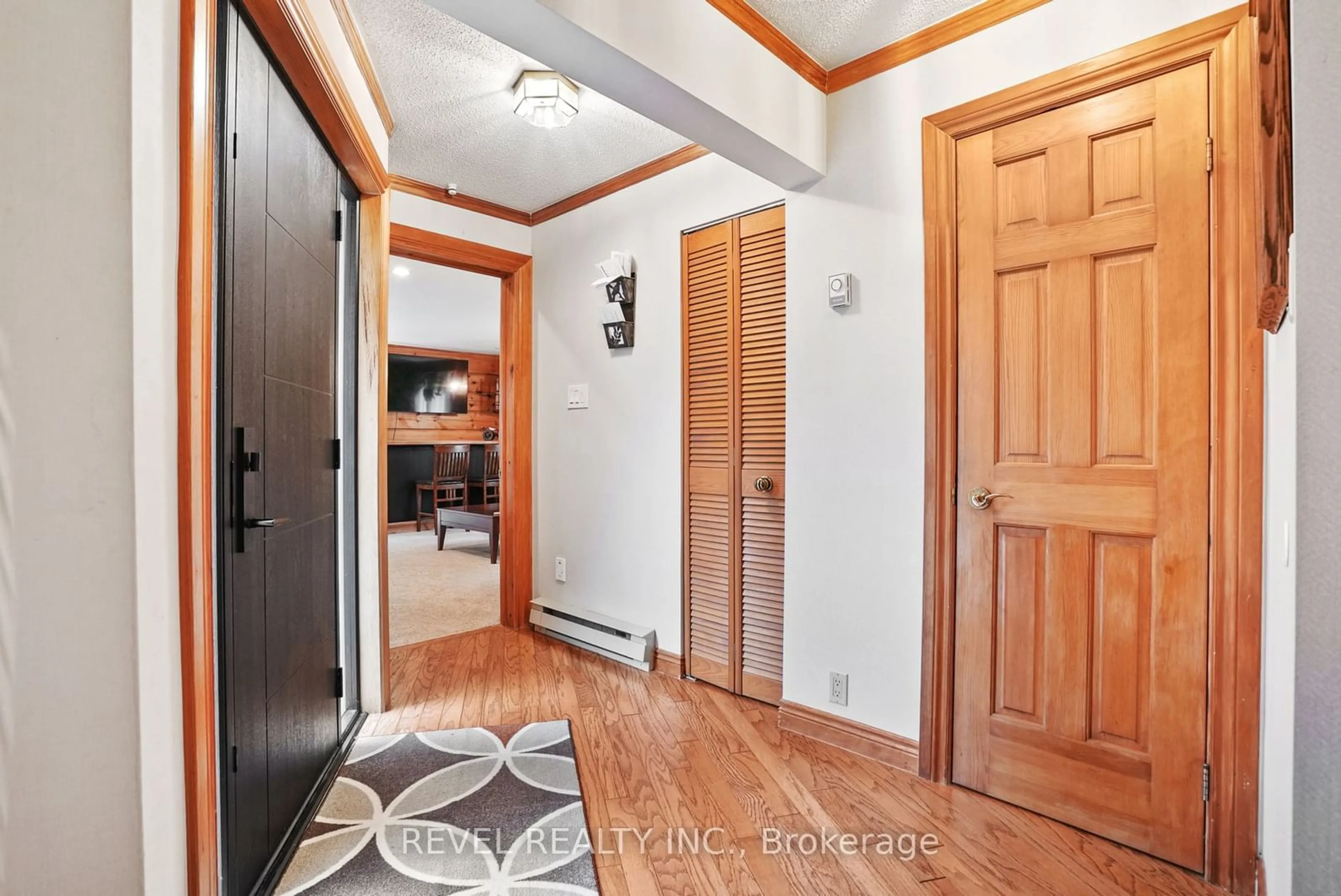 Indoor entryway, wood floors for 2 Mountainview Rd, Mulmur Ontario L9V 3H5