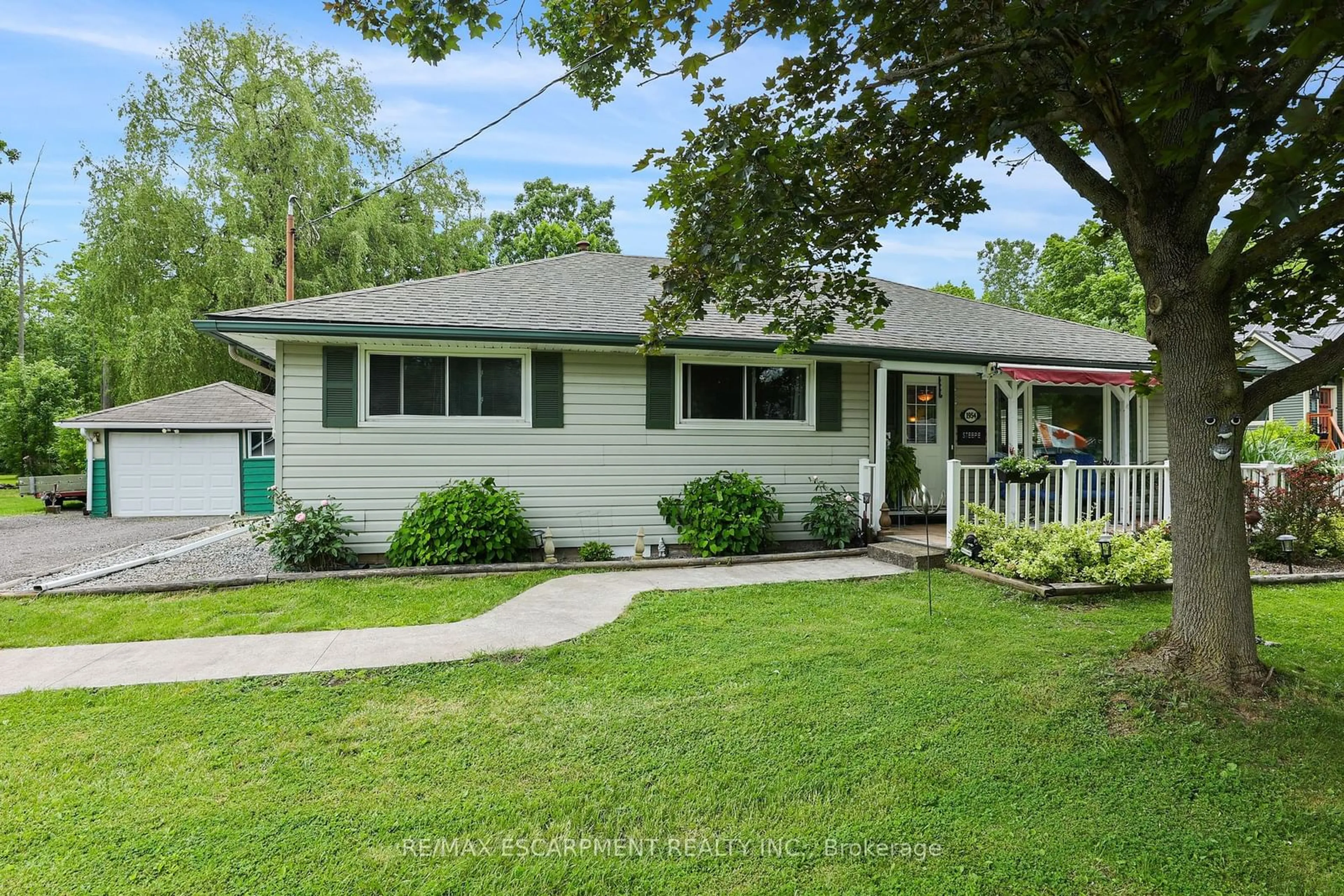 Frontside or backside of a home for 1954 Grayson Ave, Fort Erie Ontario L2A 5M4