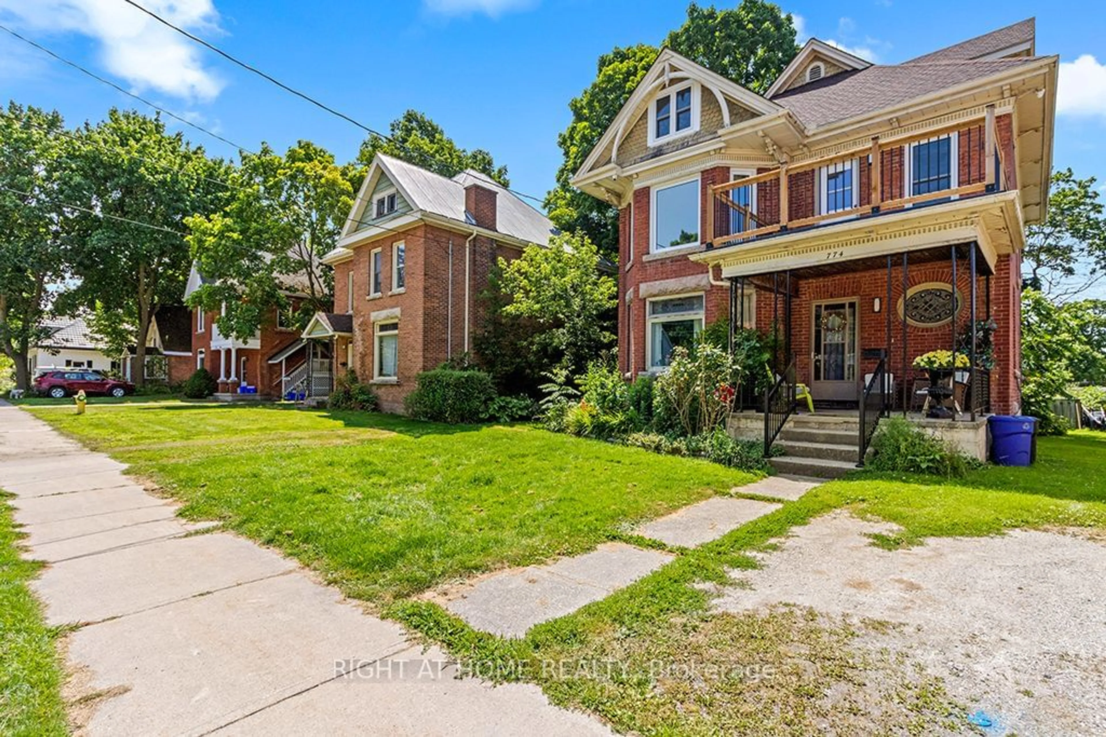 Frontside or backside of a home, the street view for 774 4th Ave, Owen Sound Ontario N4K 2N6