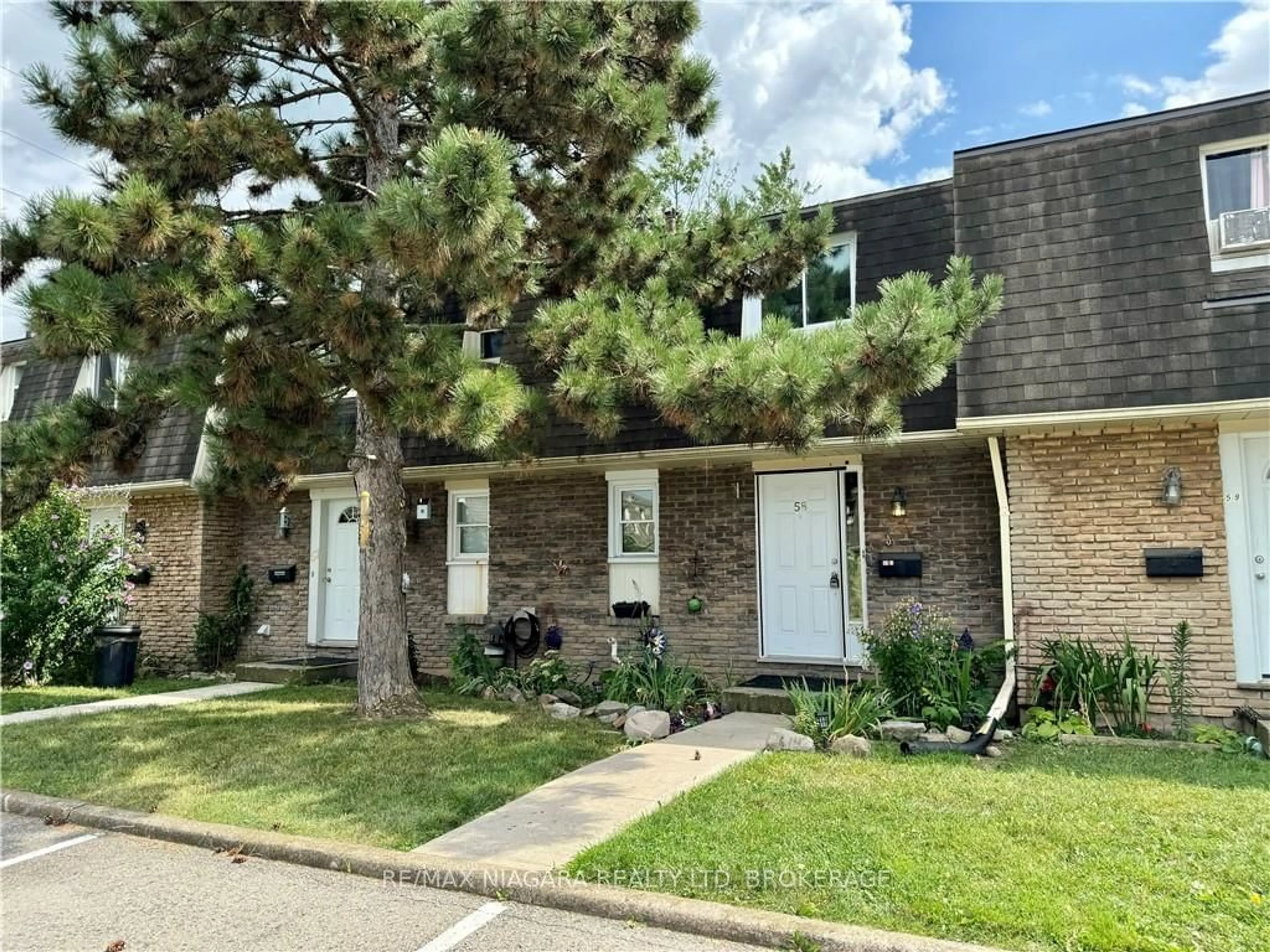 A pic from exterior of the house or condo, cottage for 131 Rockwood Ave #58, St. Catharines Ontario L2P 3K4