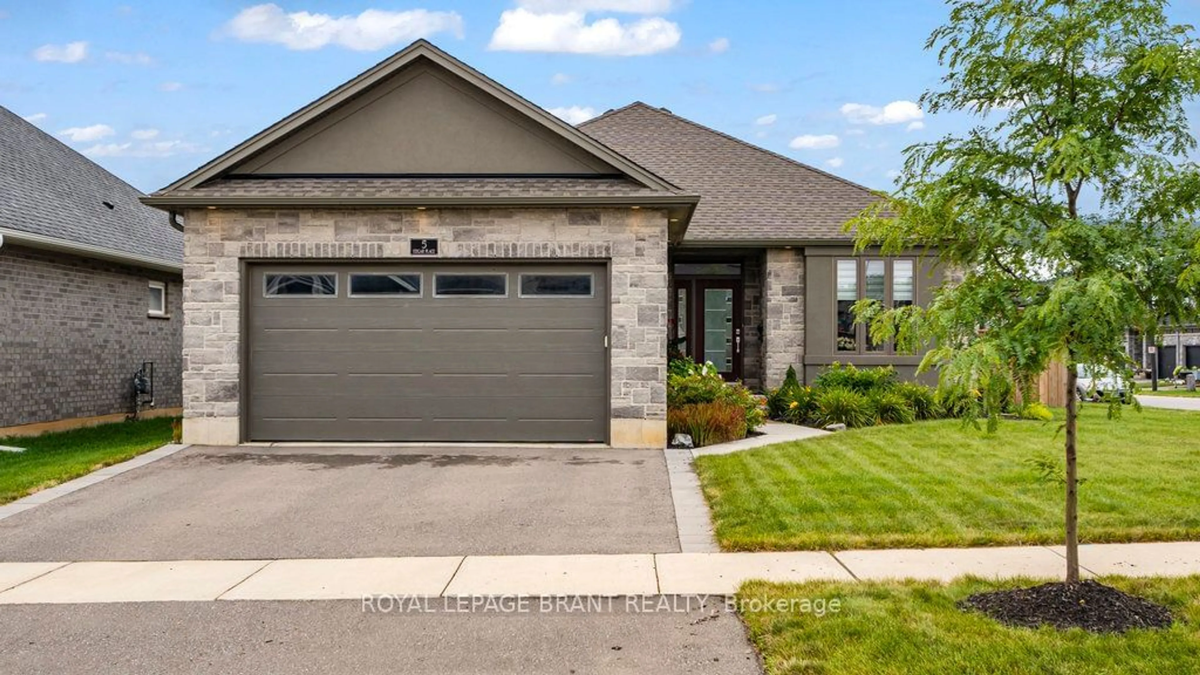 Home with brick exterior material for 5 Edgar Pl, Brant Ontario N3L 0H4