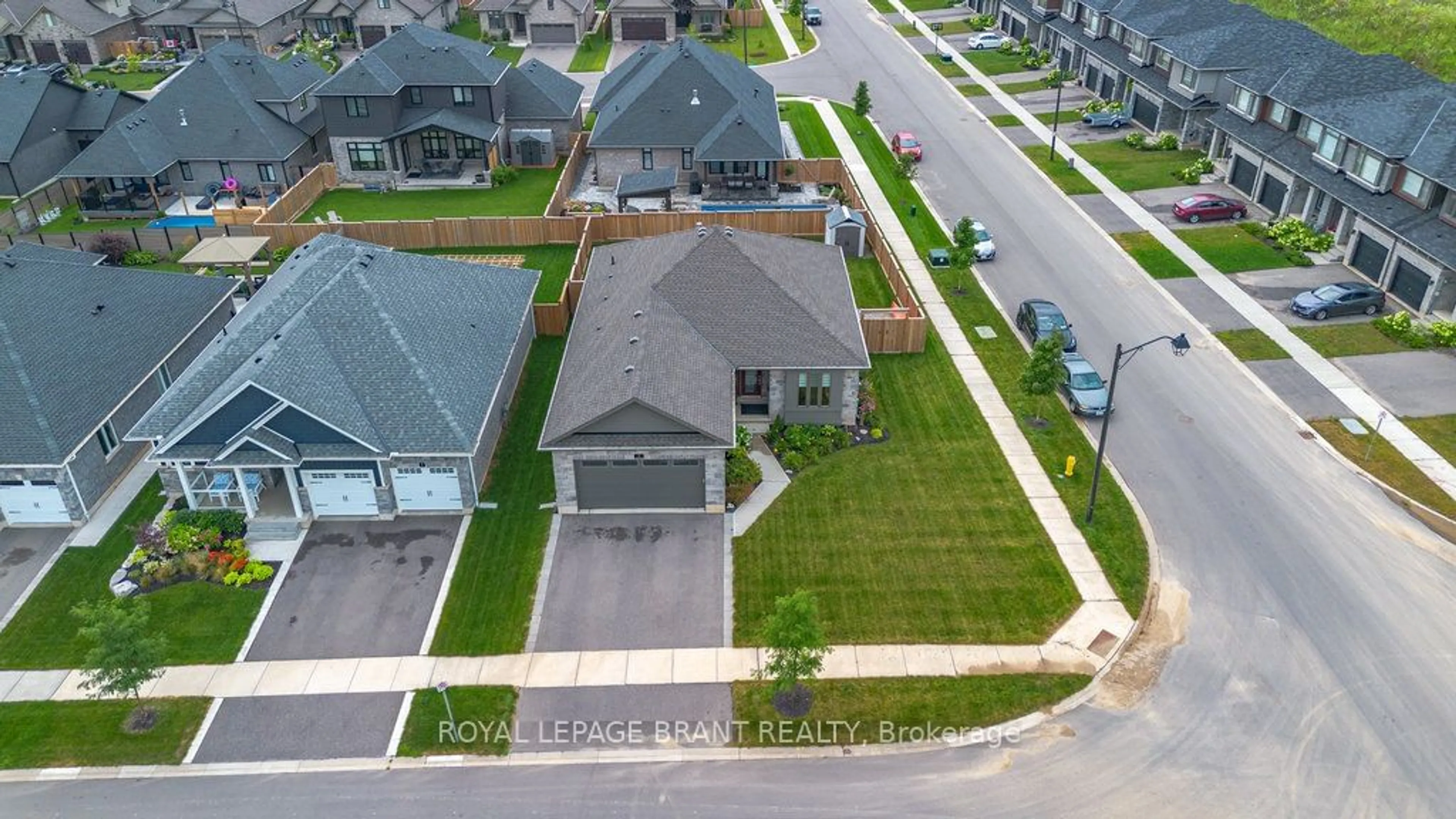 Frontside or backside of a home, the street view for 5 Edgar Pl, Brant Ontario N3L 0H4