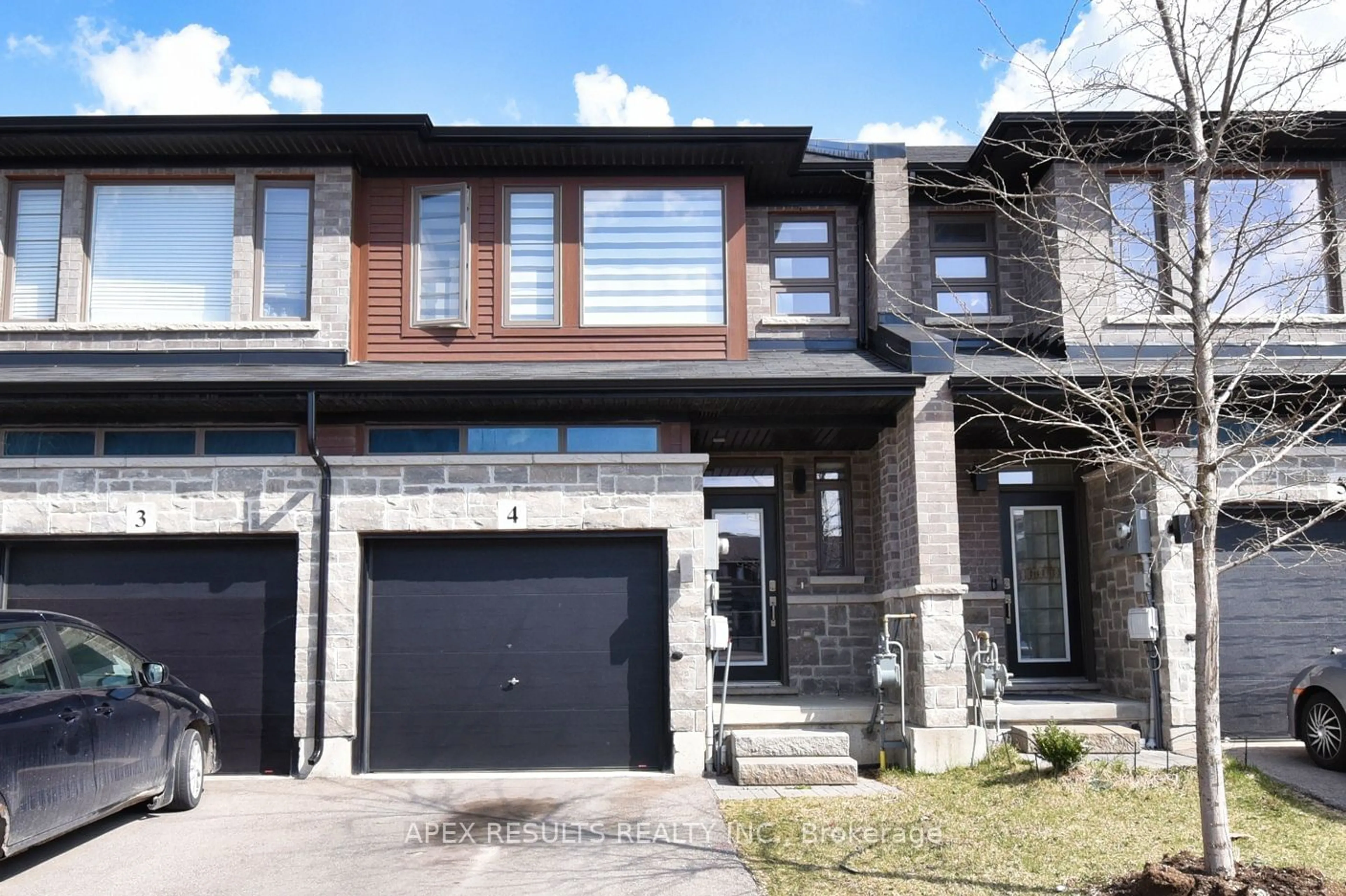 Home with brick exterior material for 30 TIMES SQUARE Blvd #4, Hamilton Ontario L8J 0L8