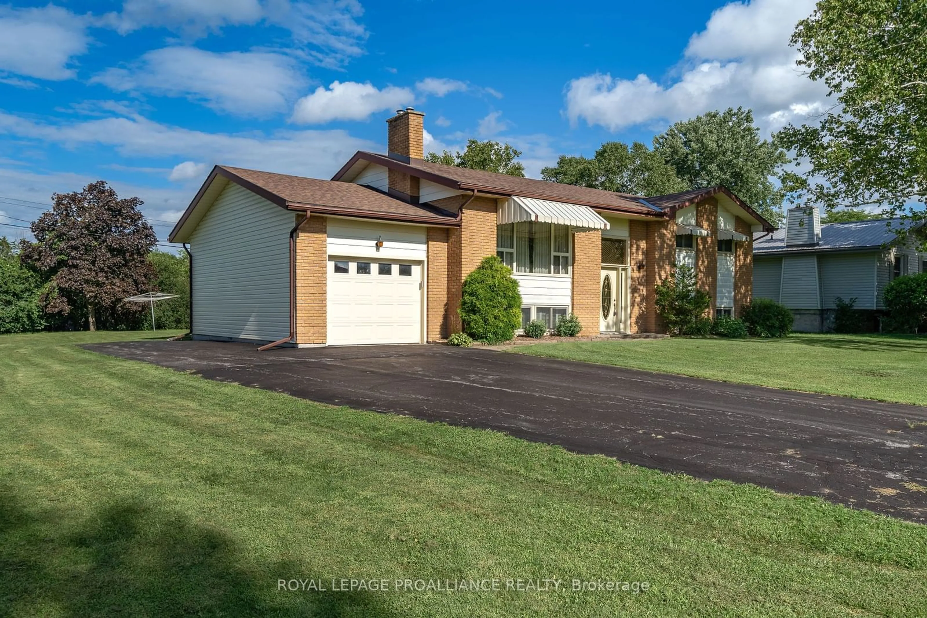 Frontside or backside of a home for 154 Jeffrey Dr, Quinte West Ontario K8V 5P8