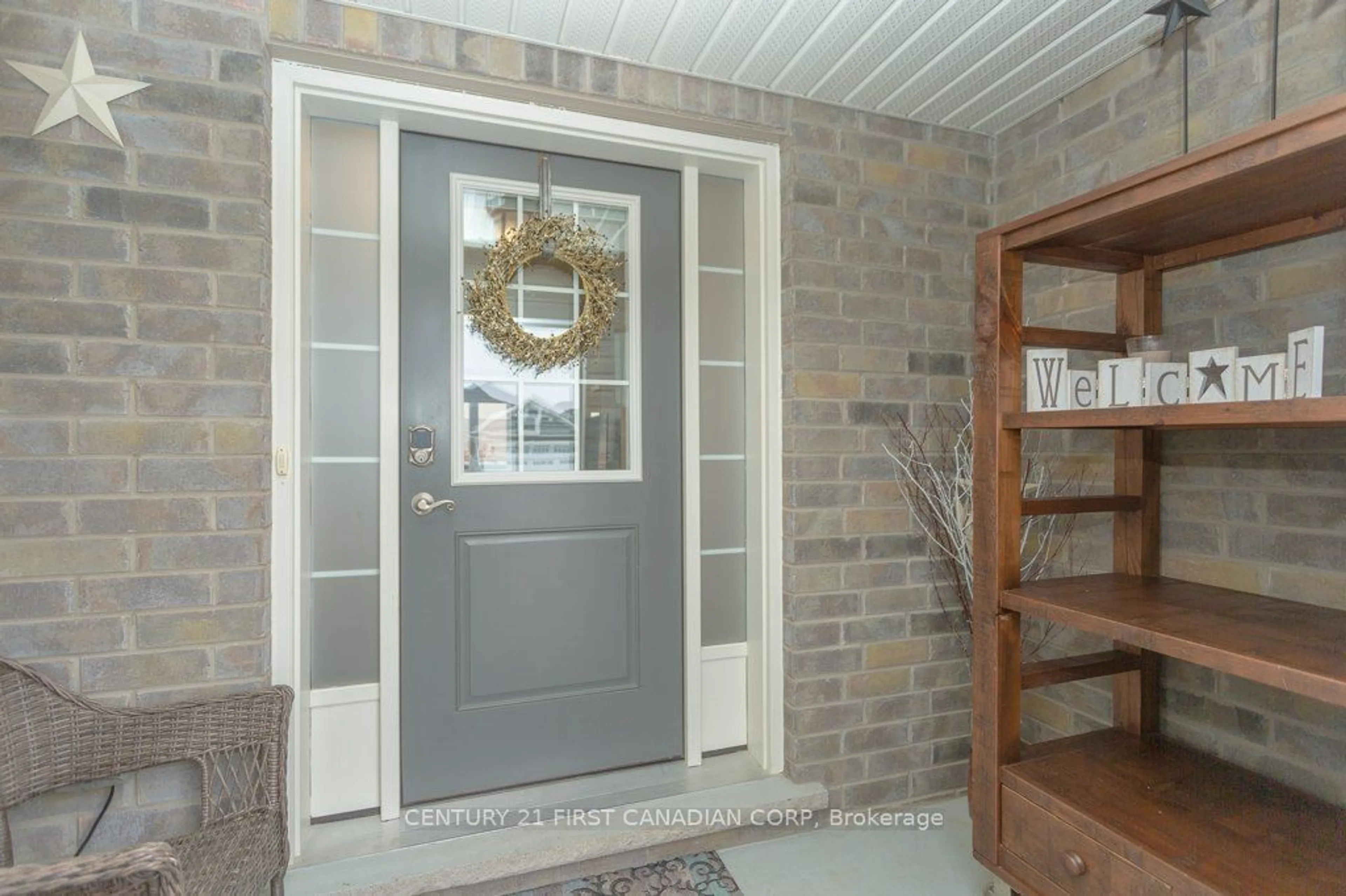 Indoor entryway, wood floors for 1 Russet Lane, St. Thomas Ontario N5R 0E5