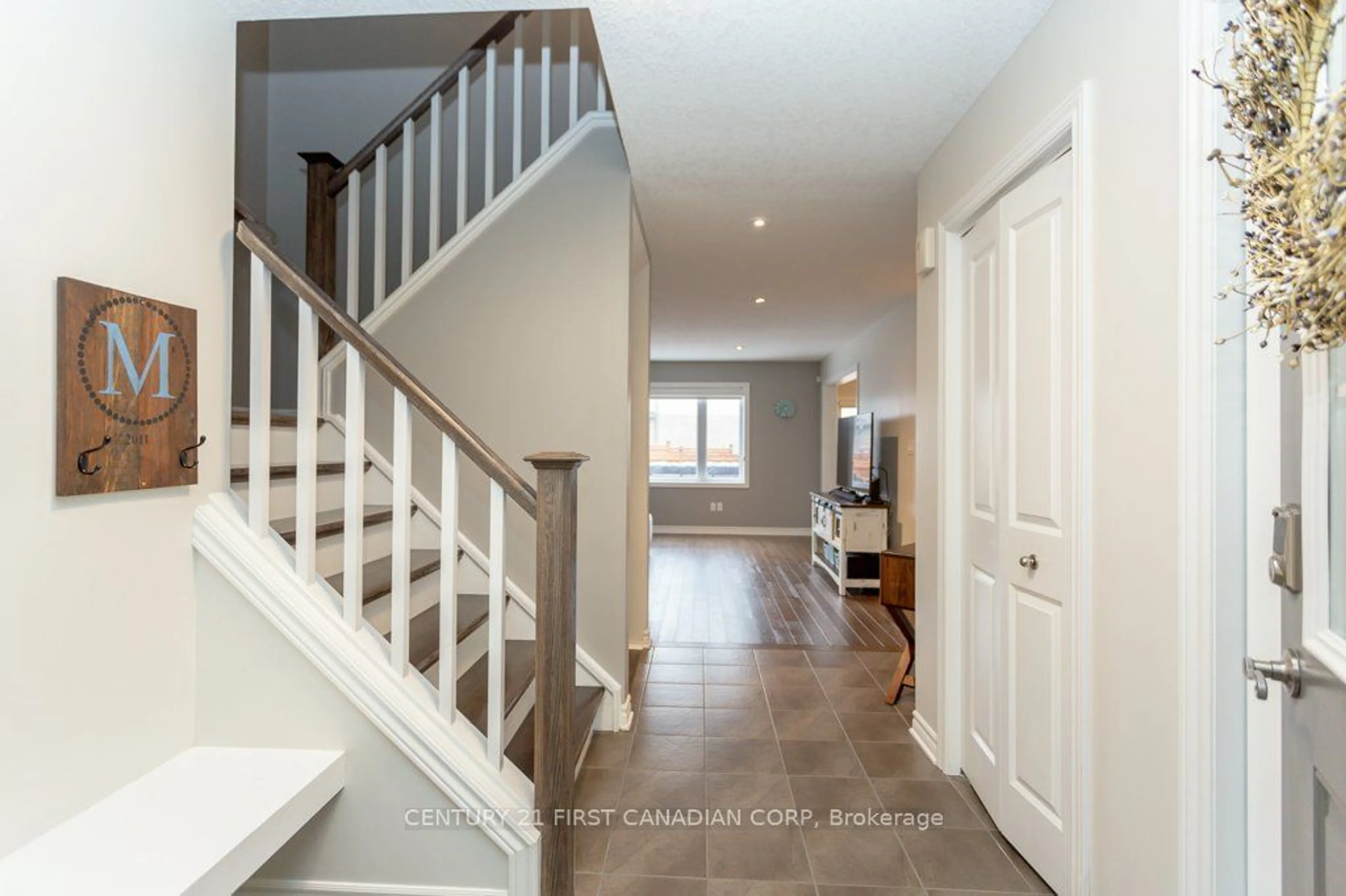 Indoor entryway, wood floors for 1 Russet Lane, St. Thomas Ontario N5R 0E5