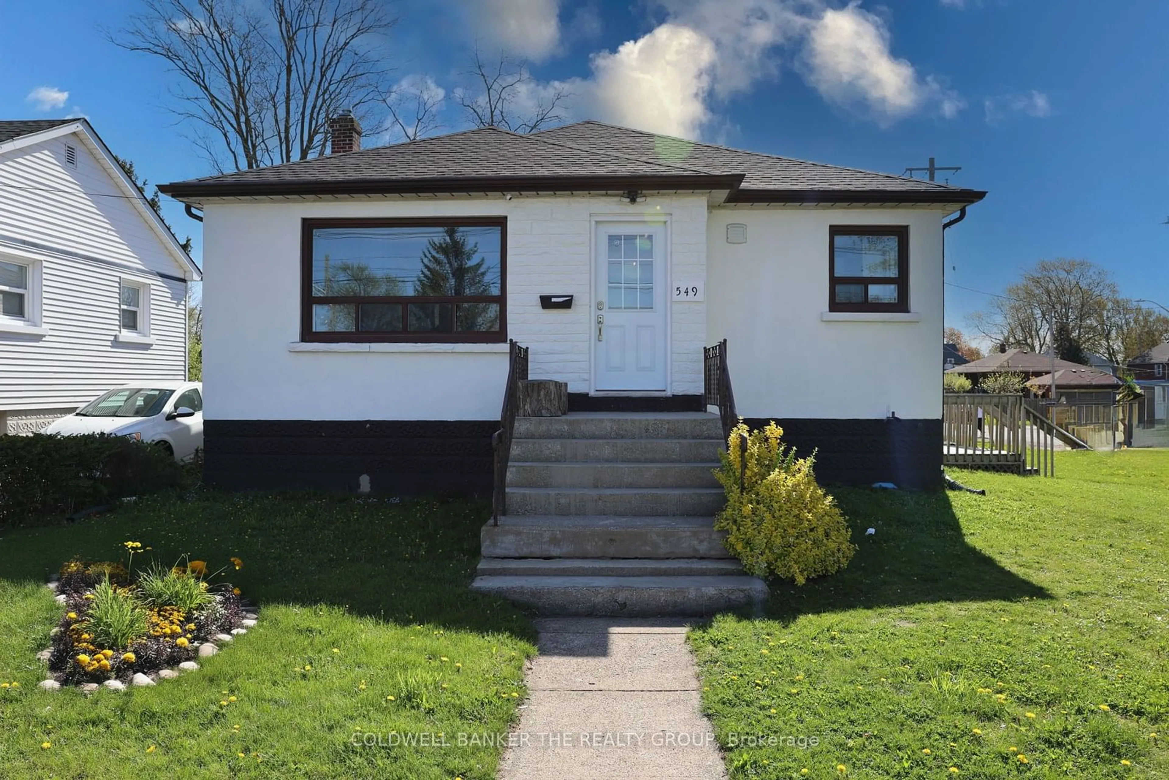 Frontside or backside of a home for 549 Elm St, Port Colborne Ontario L3K 4P5