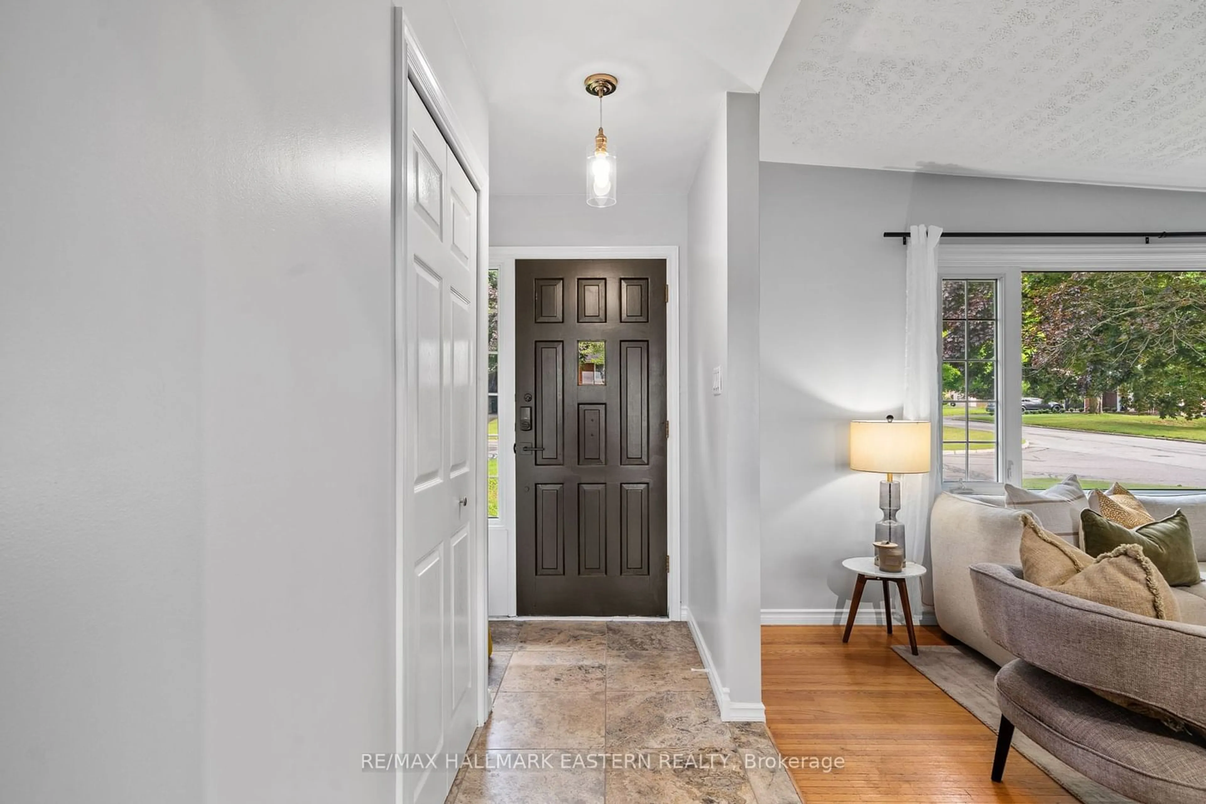 Indoor entryway, wood floors for 1 Seneca Rd, Peterborough Ontario K9H 6T8