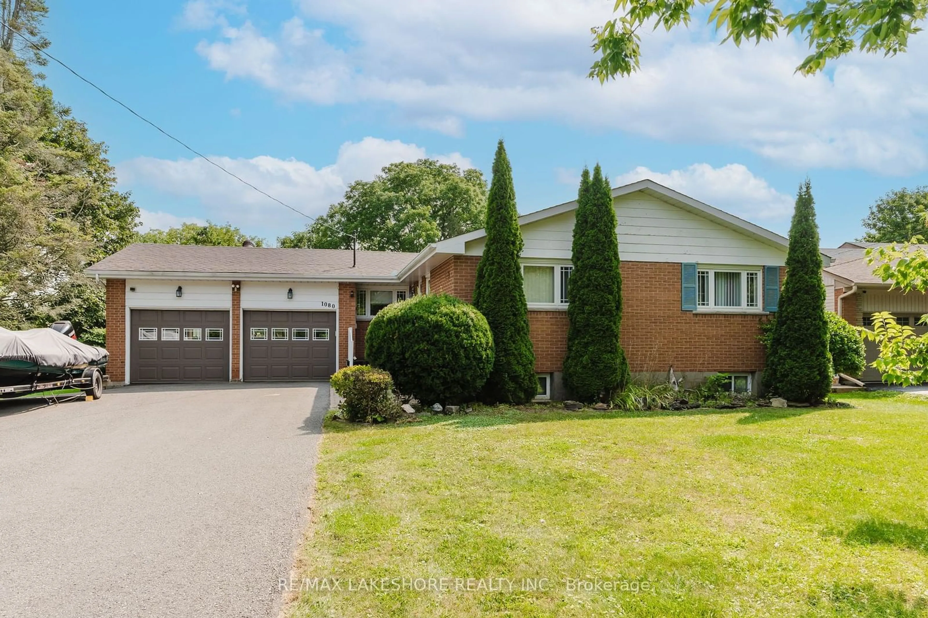 Frontside or backside of a home, the street view for 1080 Ontario St, Cobourg Ontario K9A 3C7