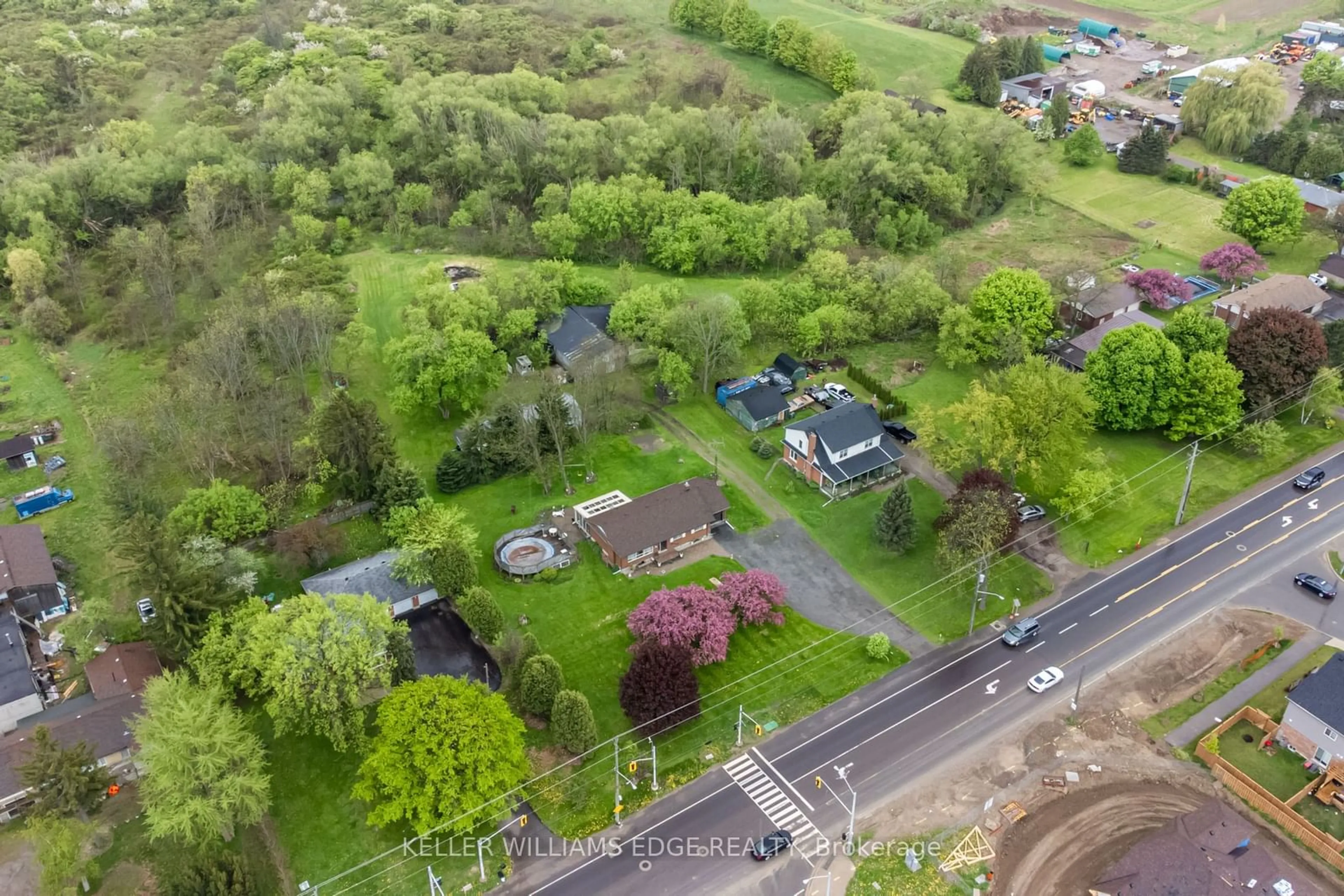 A pic from exterior of the house or condo, the street view for 1048 Garner Rd, Hamilton Ontario L9G 3K9