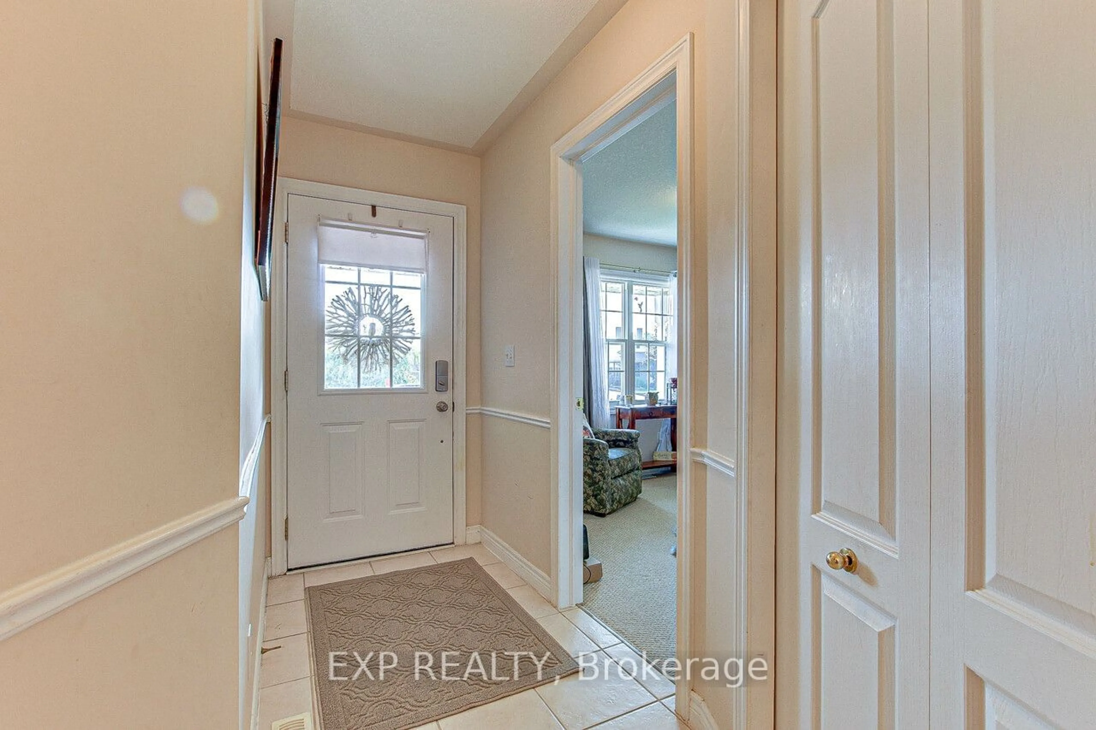 Indoor entryway for 37 Peach St, Tillsonburg Ontario N4G 5N6