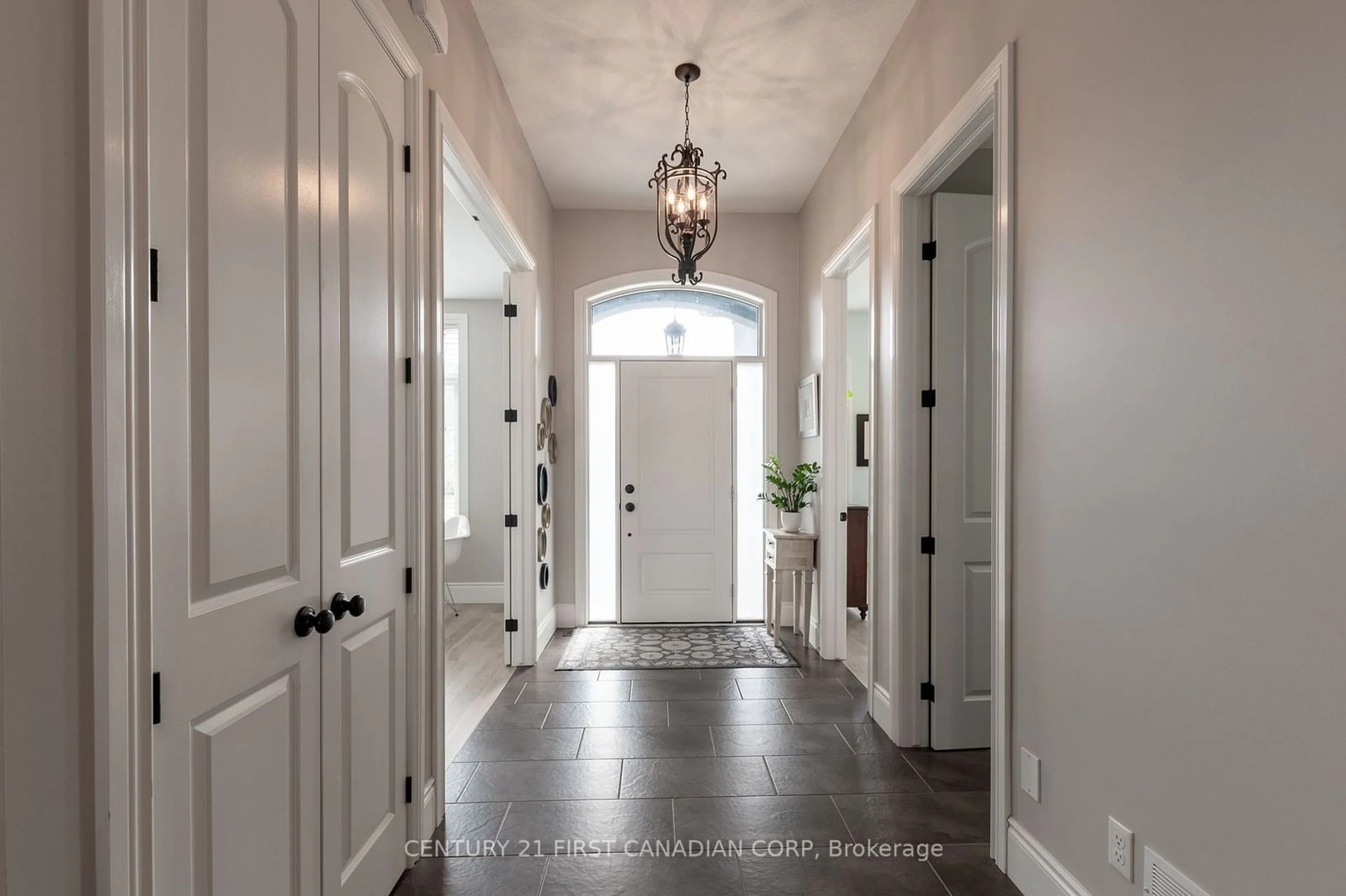 Indoor entryway for 2263 Callingham Dr, London Ontario N6C 5H8