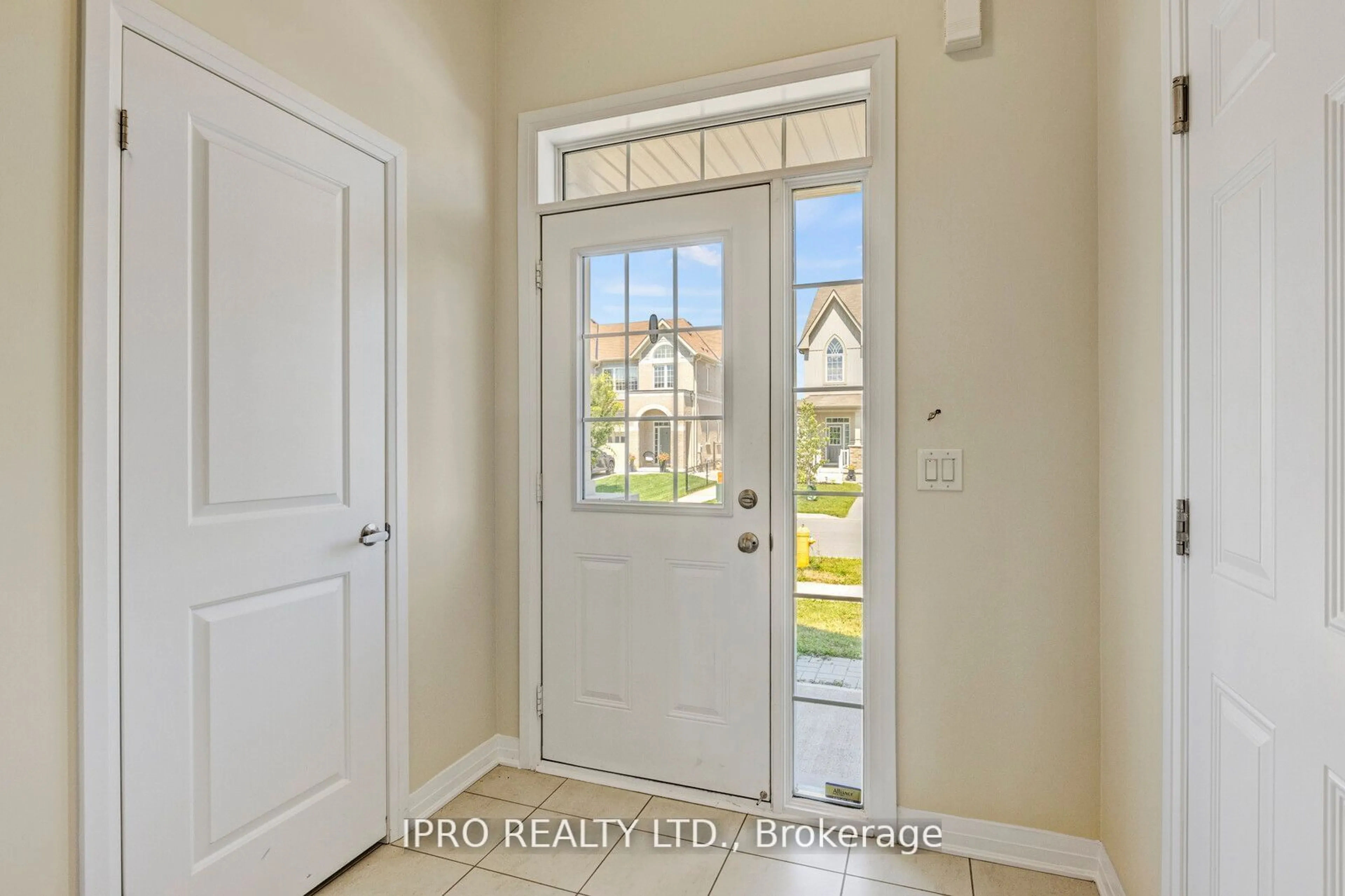 Indoor entryway, wood floors for 4147 Cherry Heights Blvd, Lincoln Ontario L0R 1B6