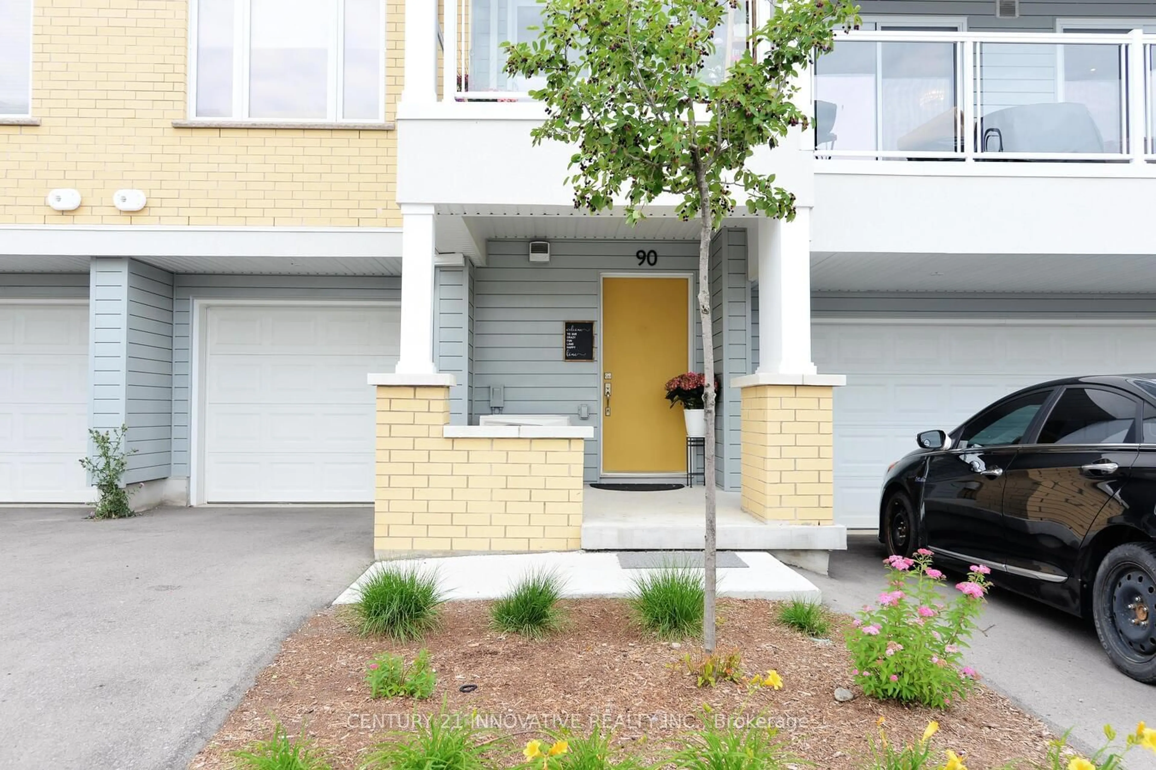 A pic from exterior of the house or condo, the street view for 90 Progress Cres, Kitchener Ontario N2R 0R7