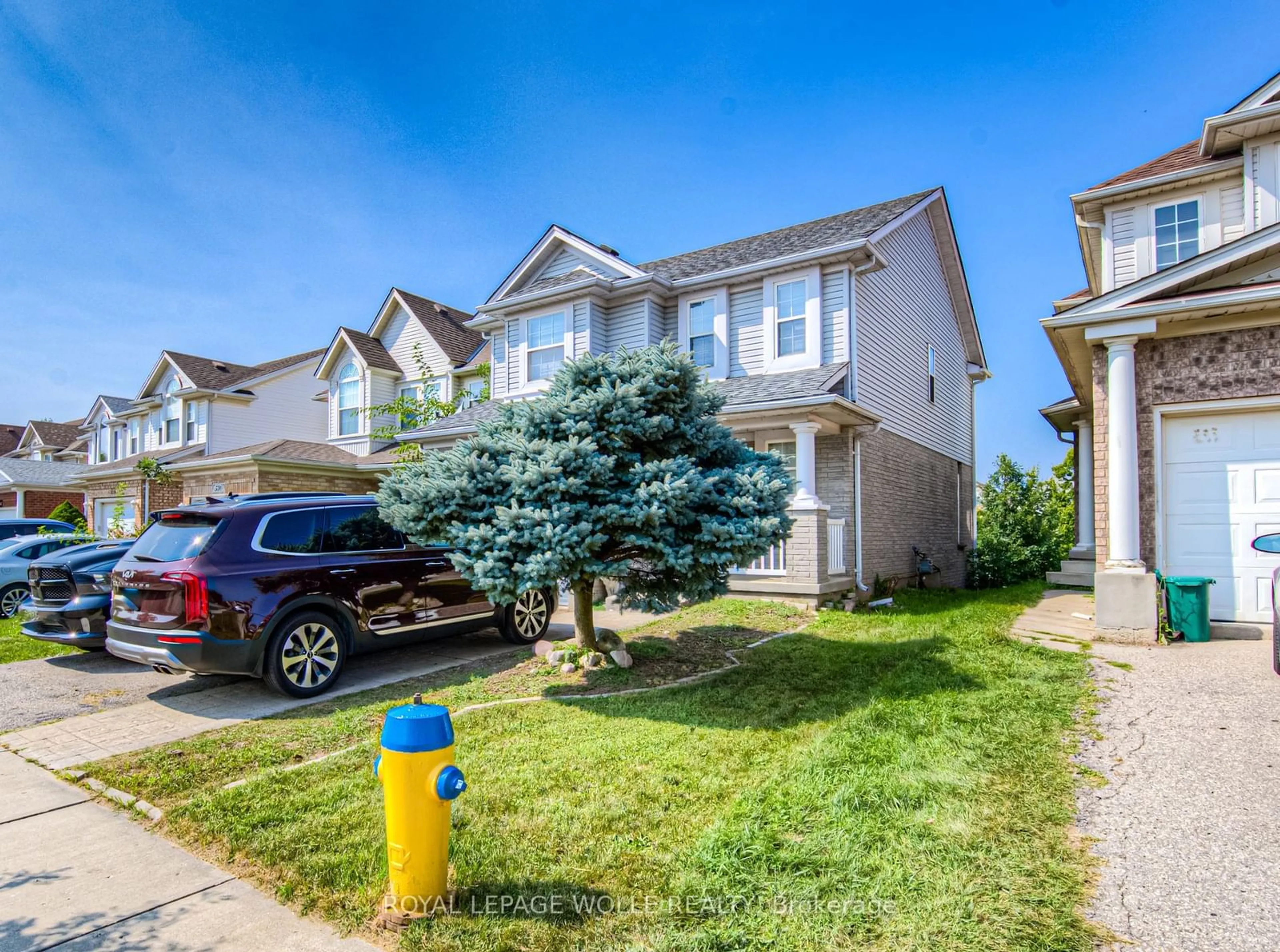 A pic from exterior of the house or condo, the street view for 574 Bonavista Dr, Waterloo Ontario N2K 3Z7