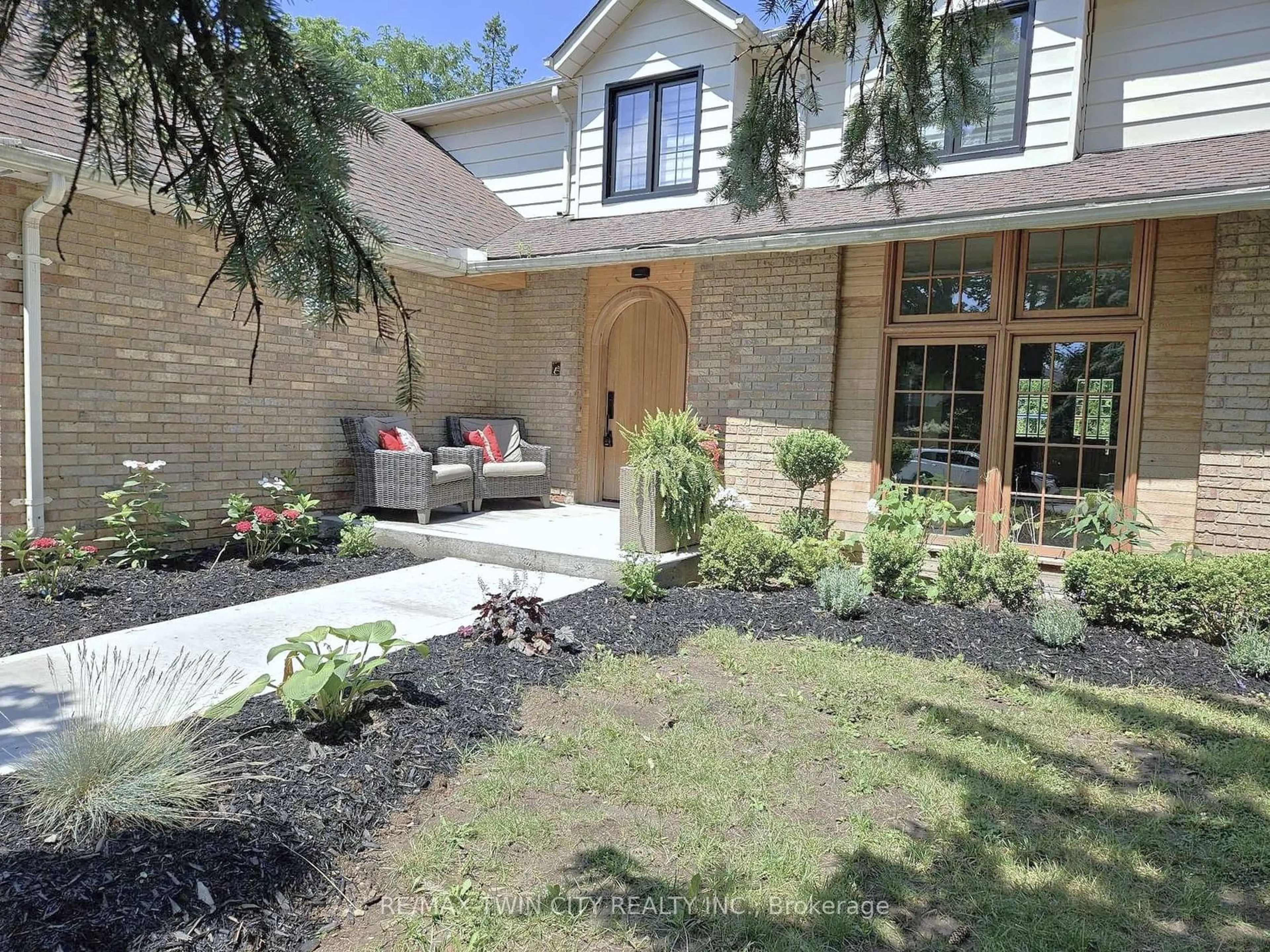 Home with brick exterior material for 416 CLAIRBROOK Cres, Waterloo Ontario N2L 5V7