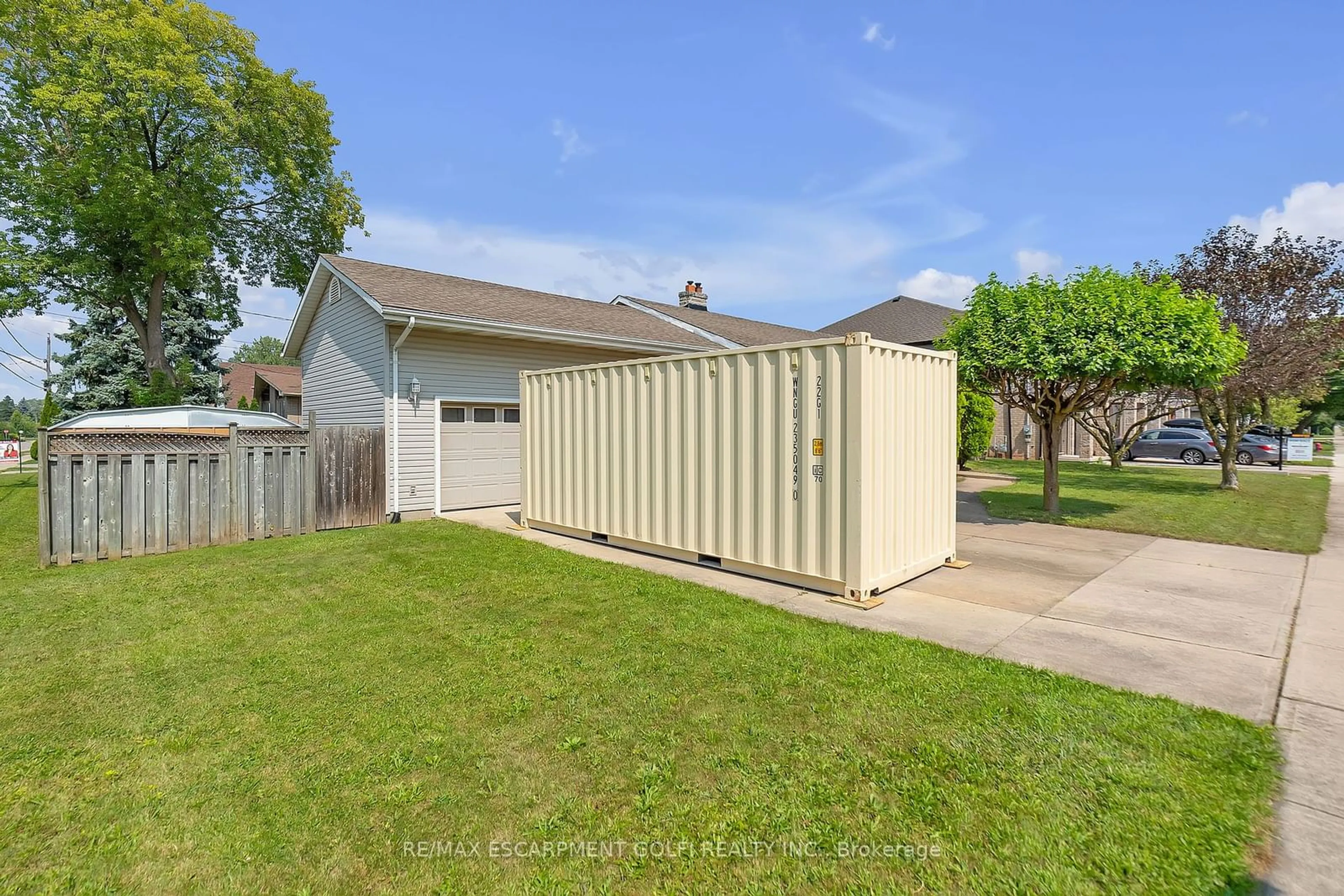 Shed for 183 Federal St, Hamilton Ontario L8E 1N8