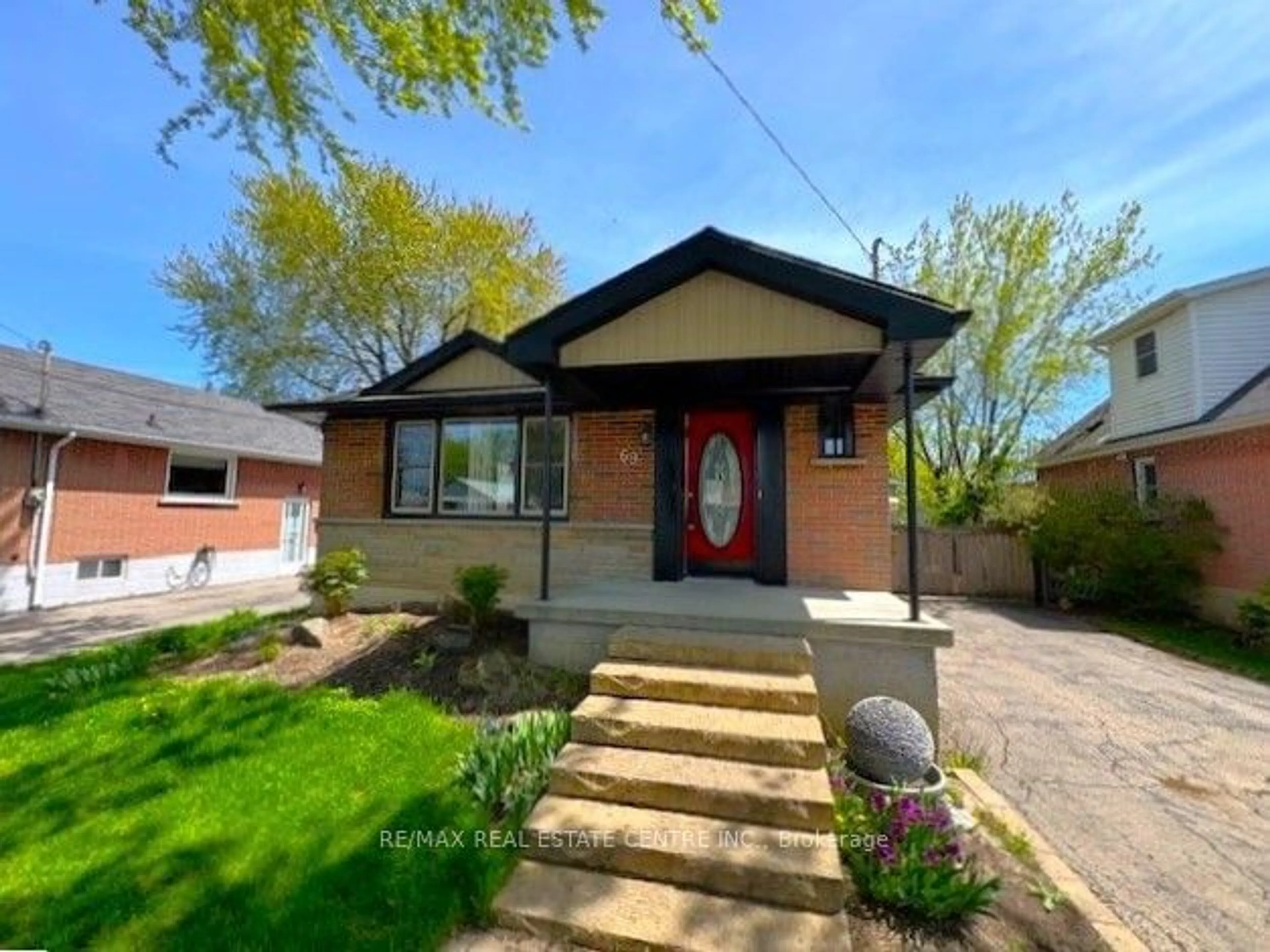 Frontside or backside of a home for 69 David Ave, Hamilton Ontario L9A 3V2