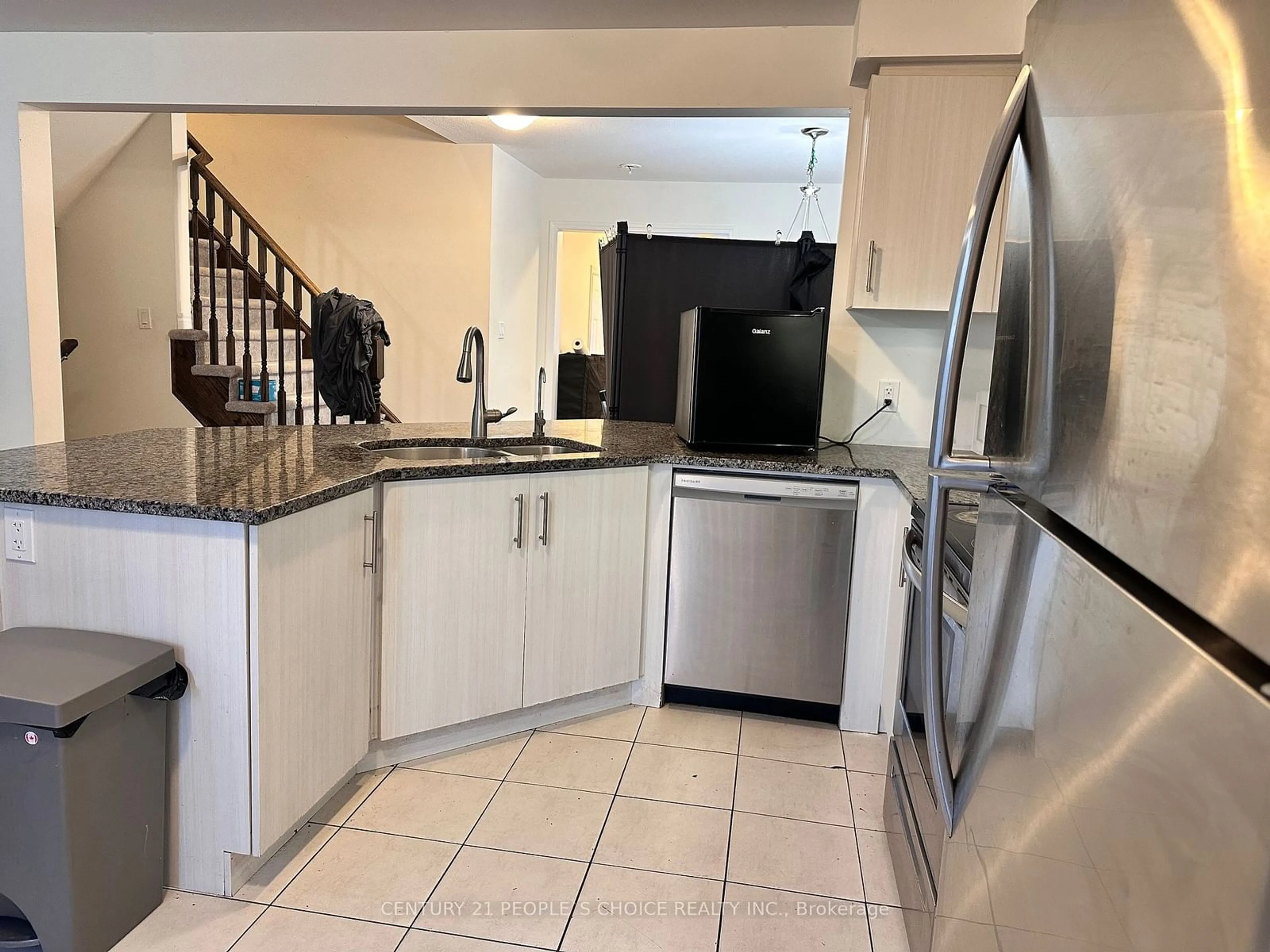 Standard kitchen for 19 Ridge Rd #49, Cambridge Ontario N3H 4R6