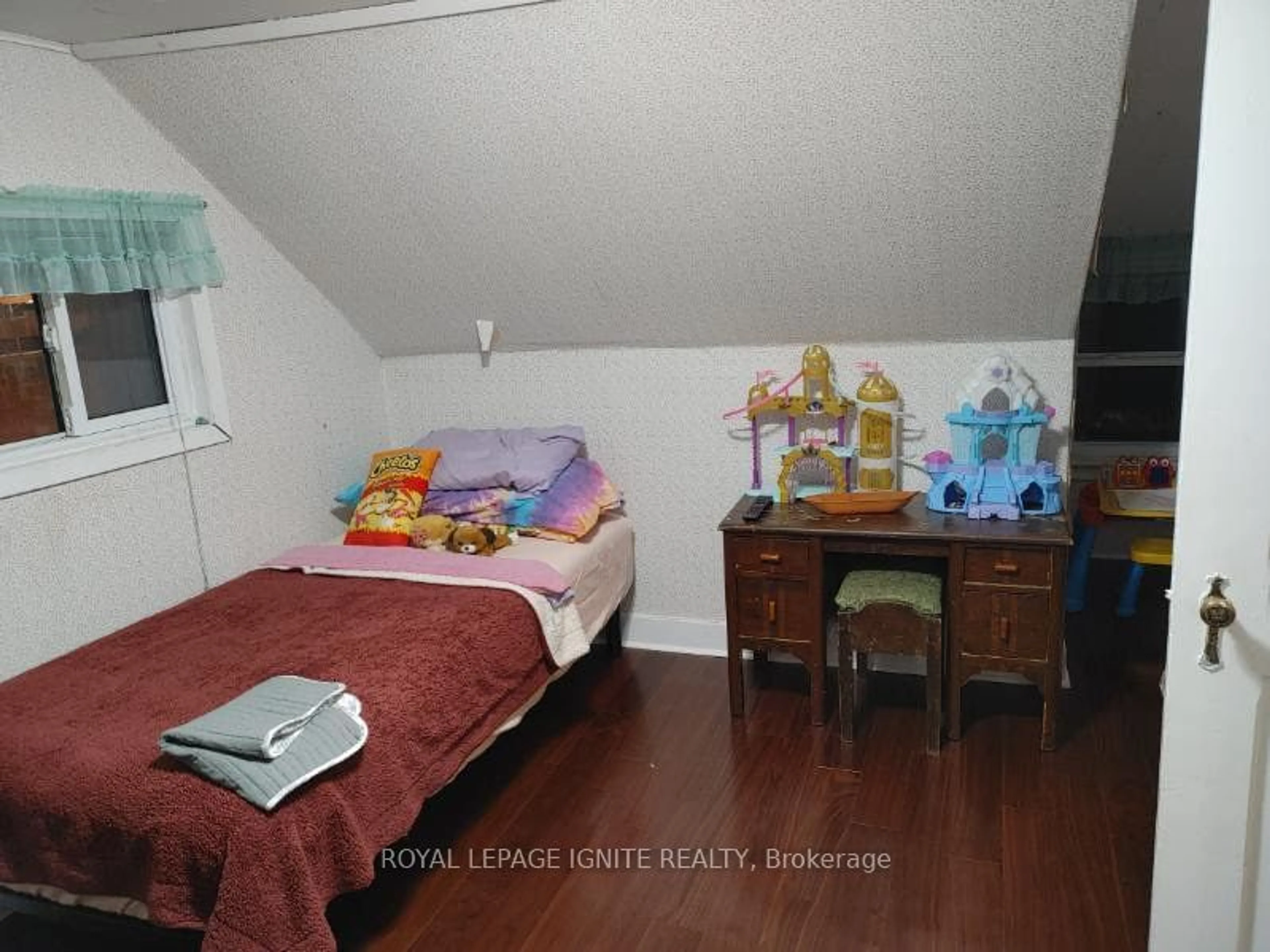 A pic of a room for 87 Ninth St, Cornwall Ontario K6J 3A4