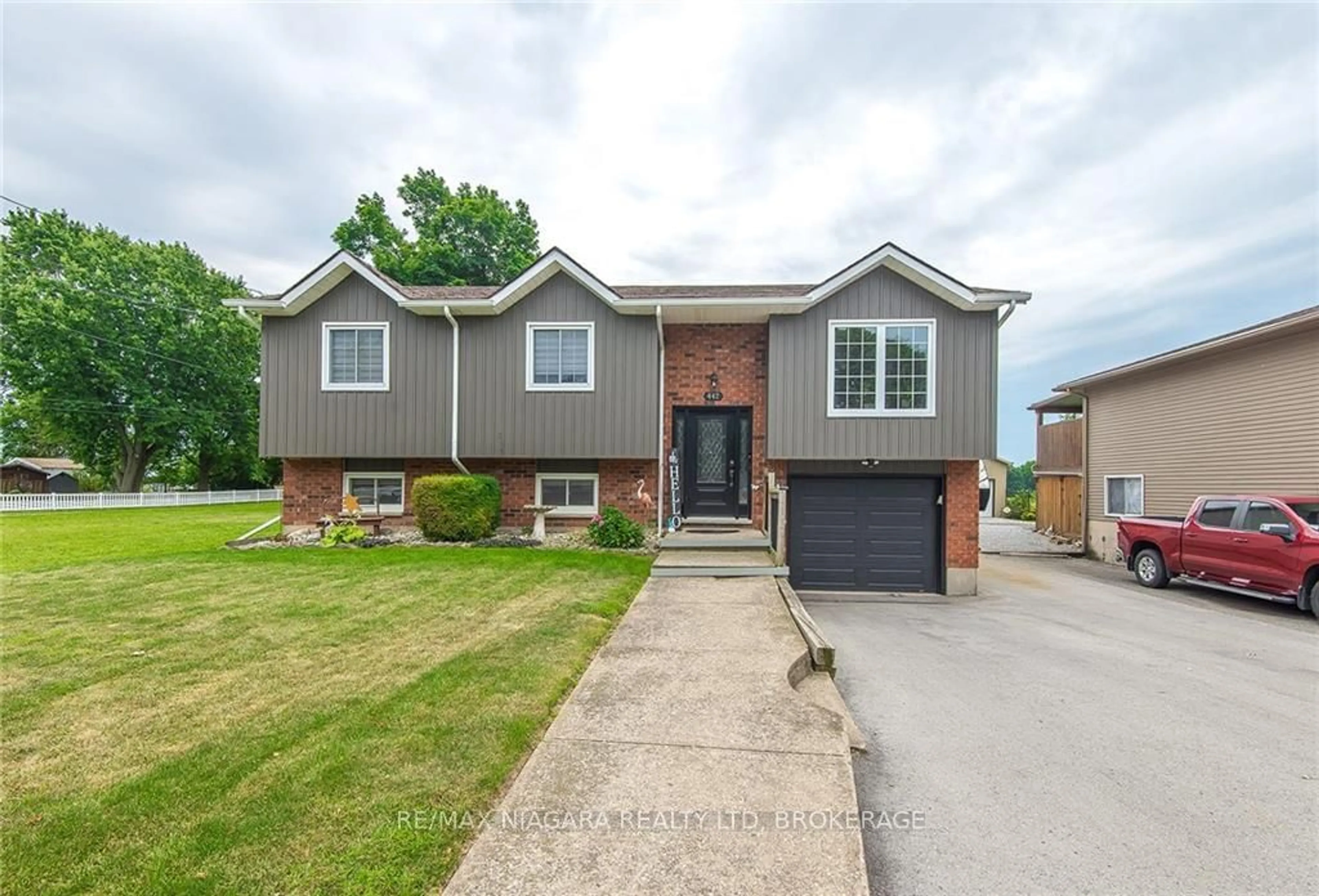 Frontside or backside of a home for 442 Barrick Rd, Port Colborne Ontario L3K 4B7