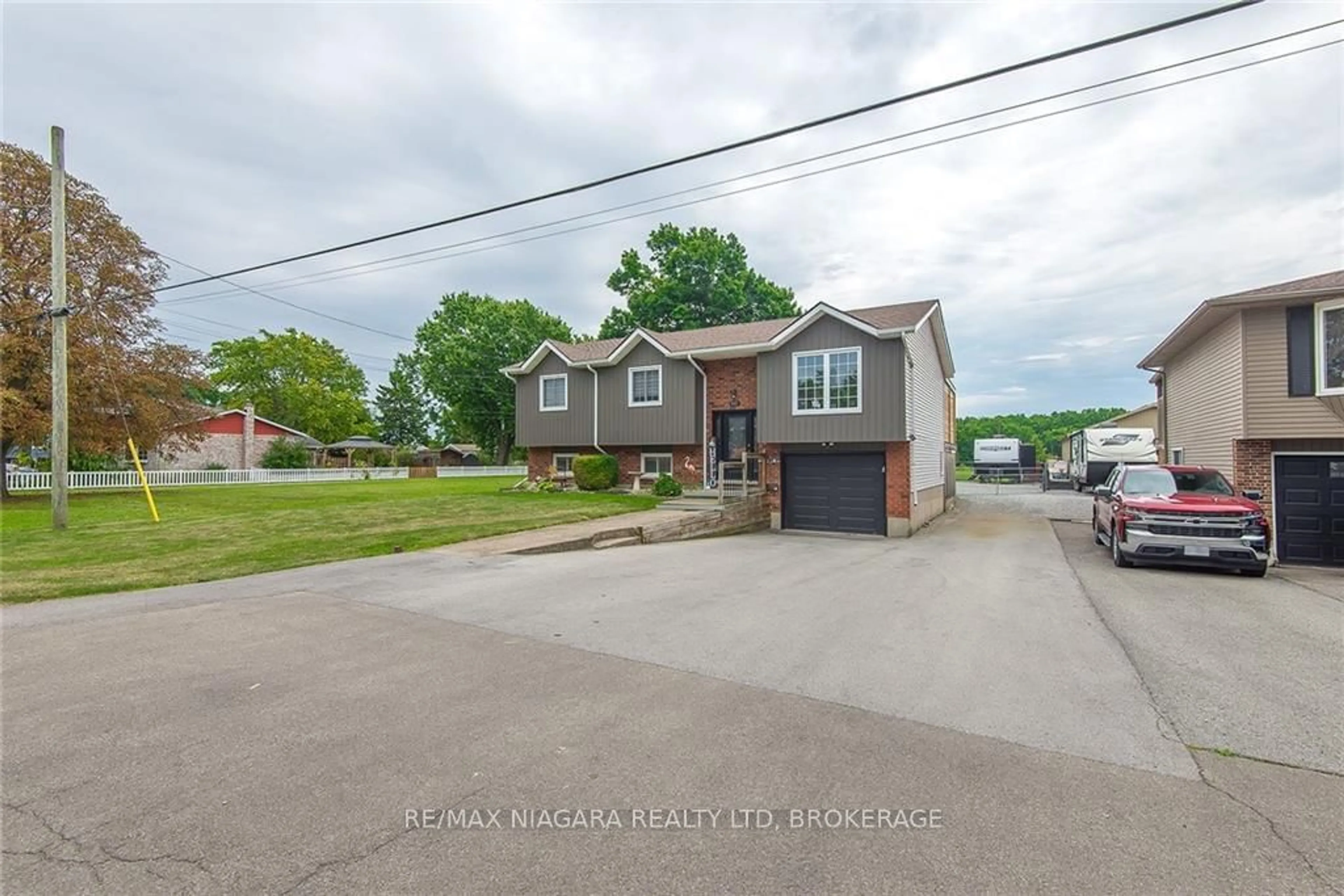 Frontside or backside of a home for 442 Barrick Rd, Port Colborne Ontario L3K 4B7