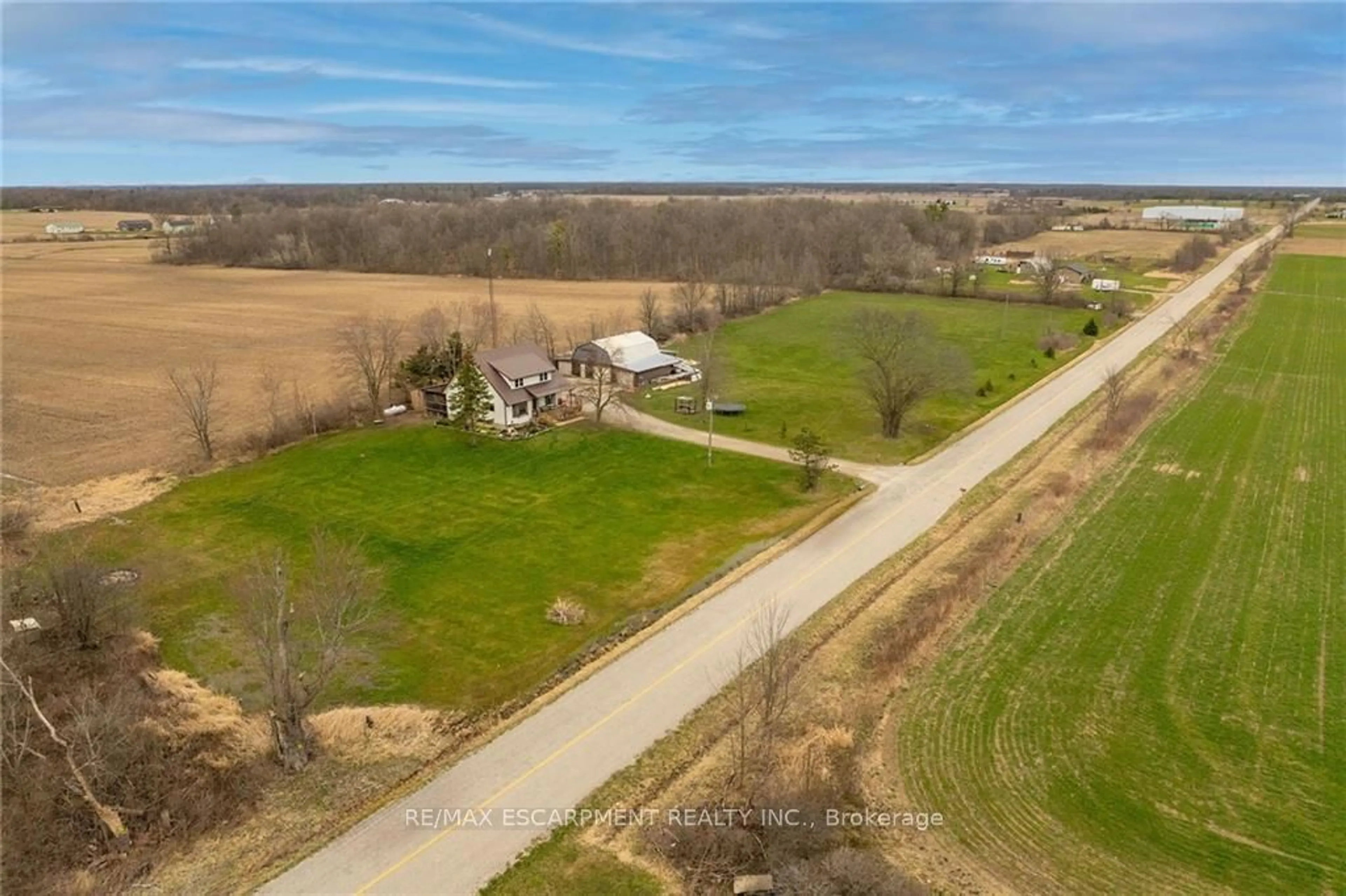 Frontside or backside of a home, the street view for 1121 Indiana Rd, Haldimand Ontario N0A 1C0