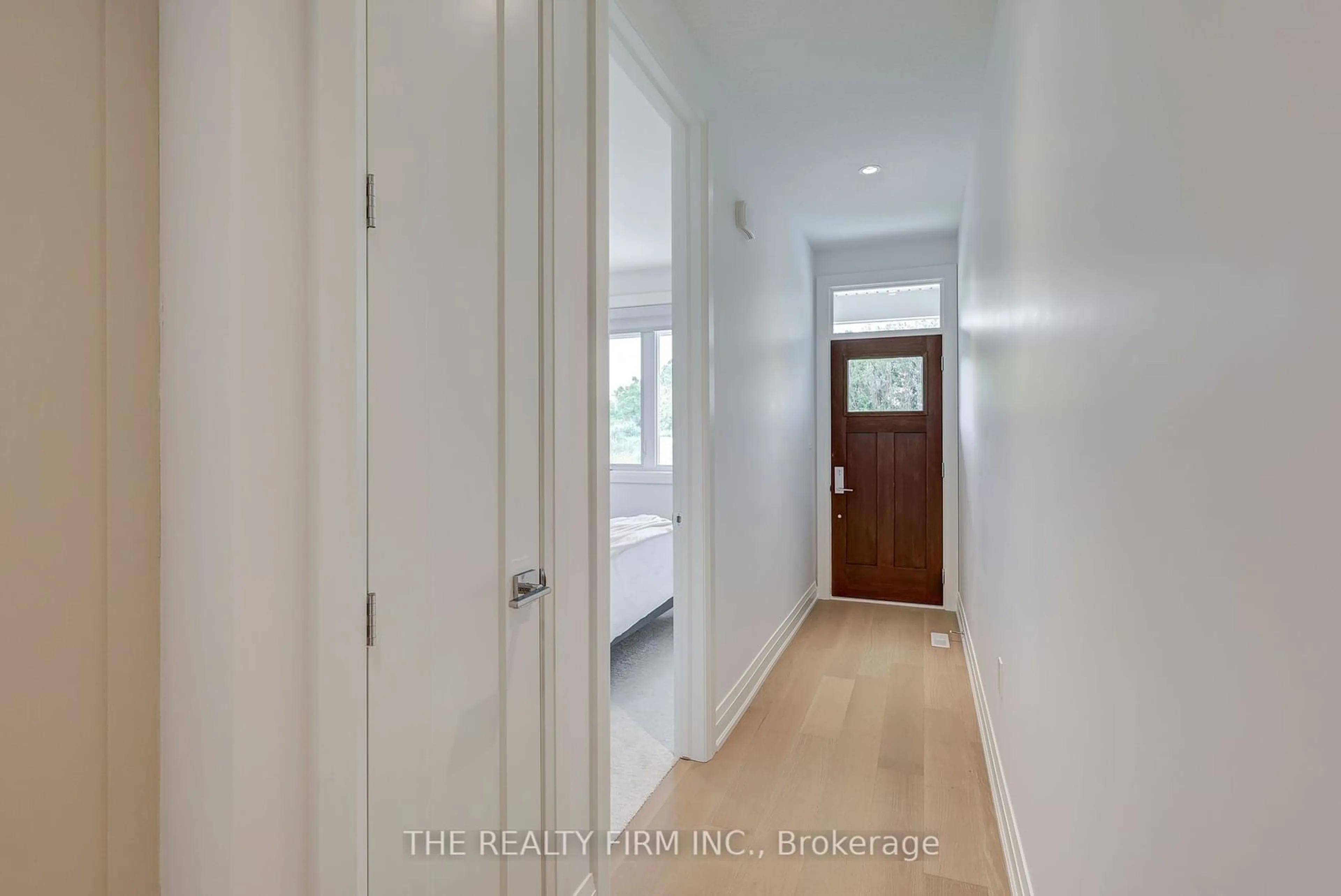 Indoor entryway, wood floors for 85 Forest St #9, Aylmer Ontario N5H 1A5