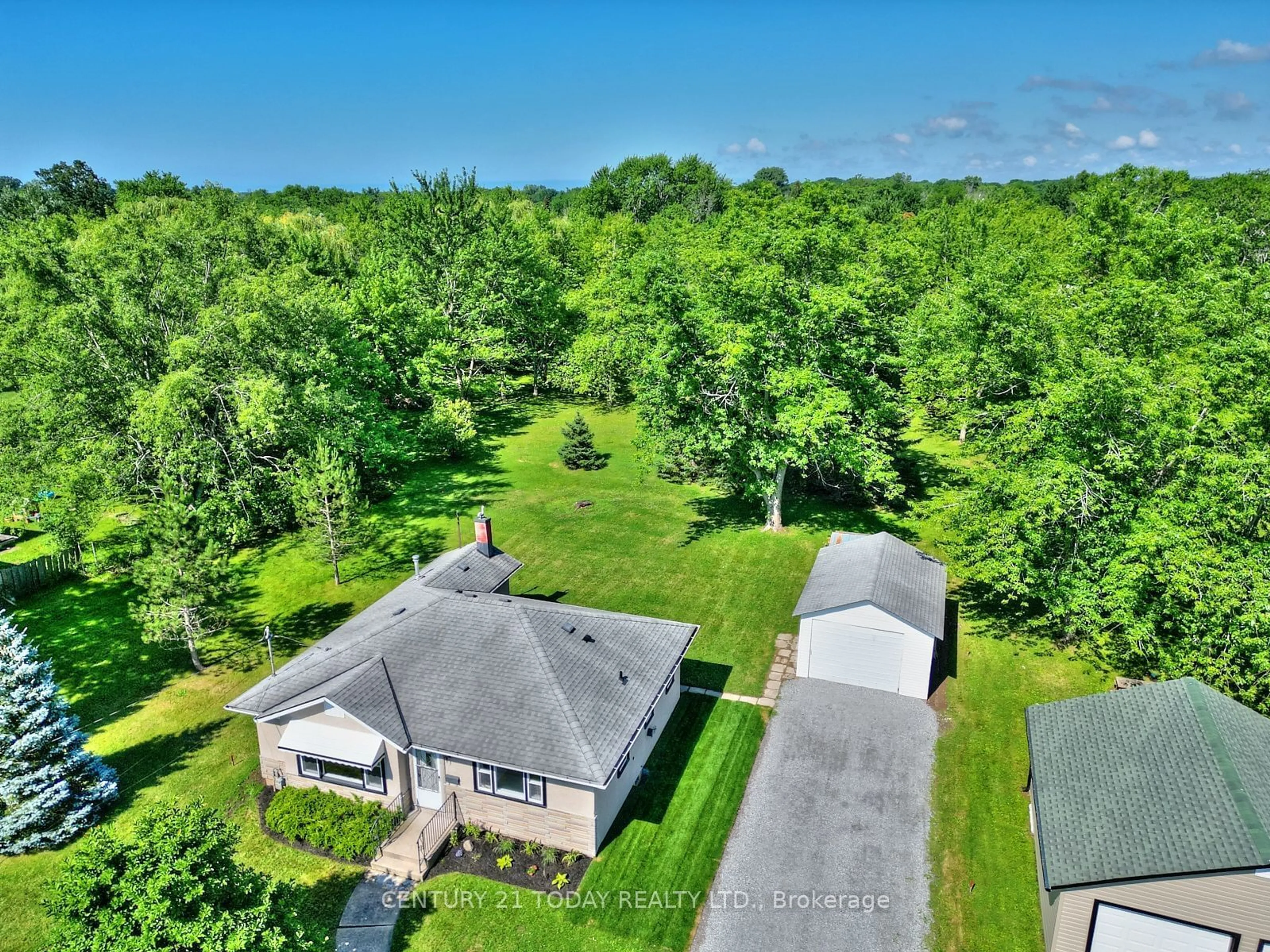 A pic from outside/outdoor area/front of a property/back of a property/a pic from drone, unknown for 855 Crescent Rd, Fort Erie Ontario L2A 4R5