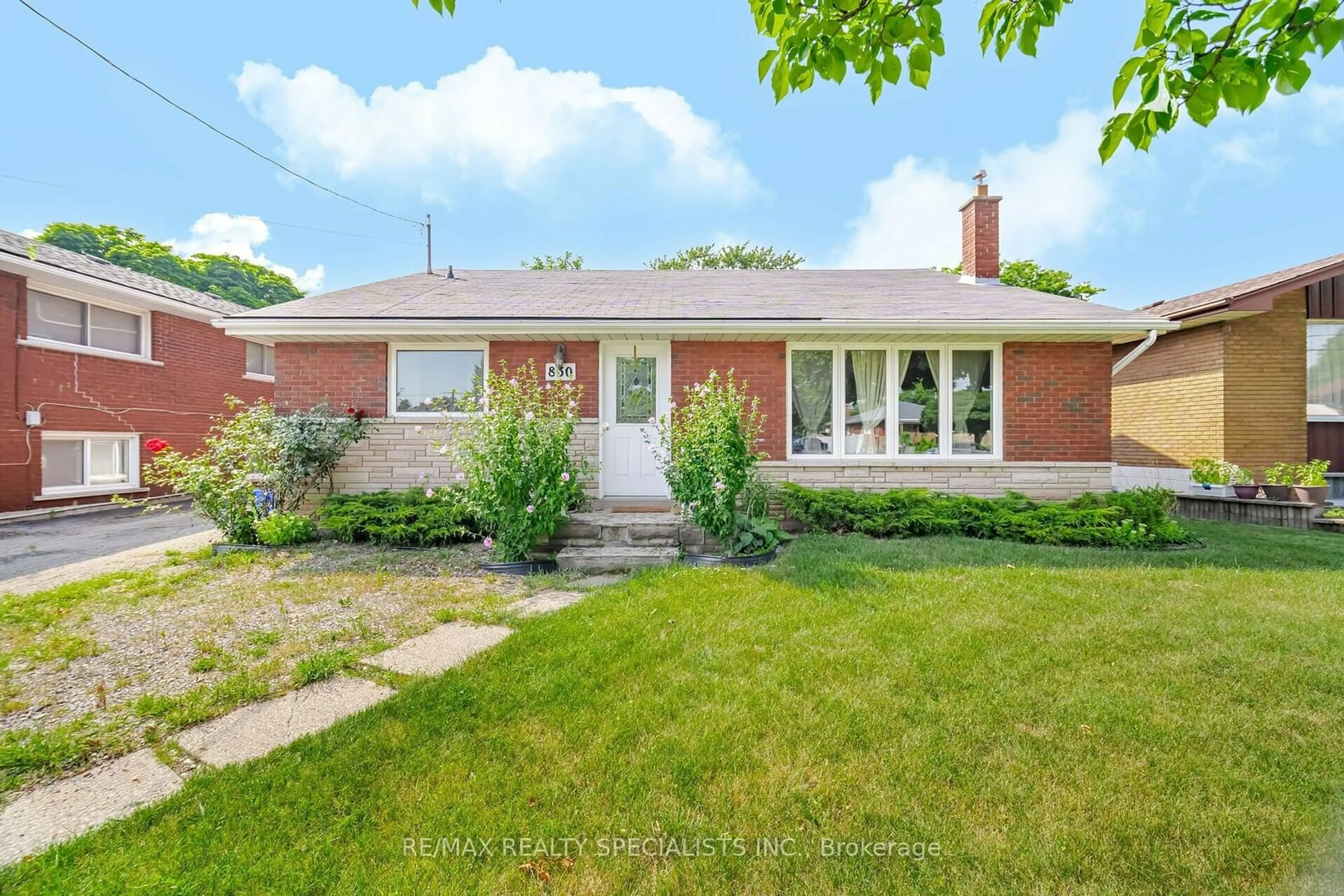 Home with brick exterior material for 830 Upper Wellington St, Hamilton Ontario L9A 3R7