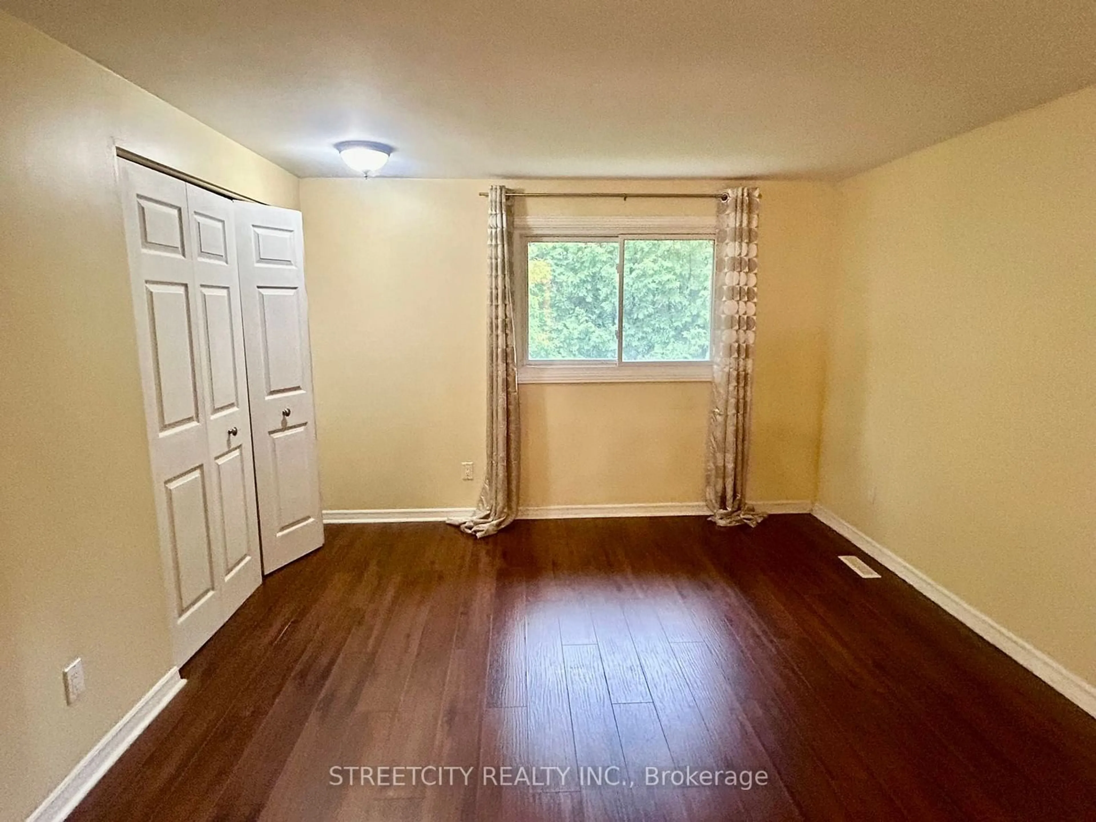 A pic of a room, wood floors for 96 Gablewood Cres, London Ontario N6G 2Z9