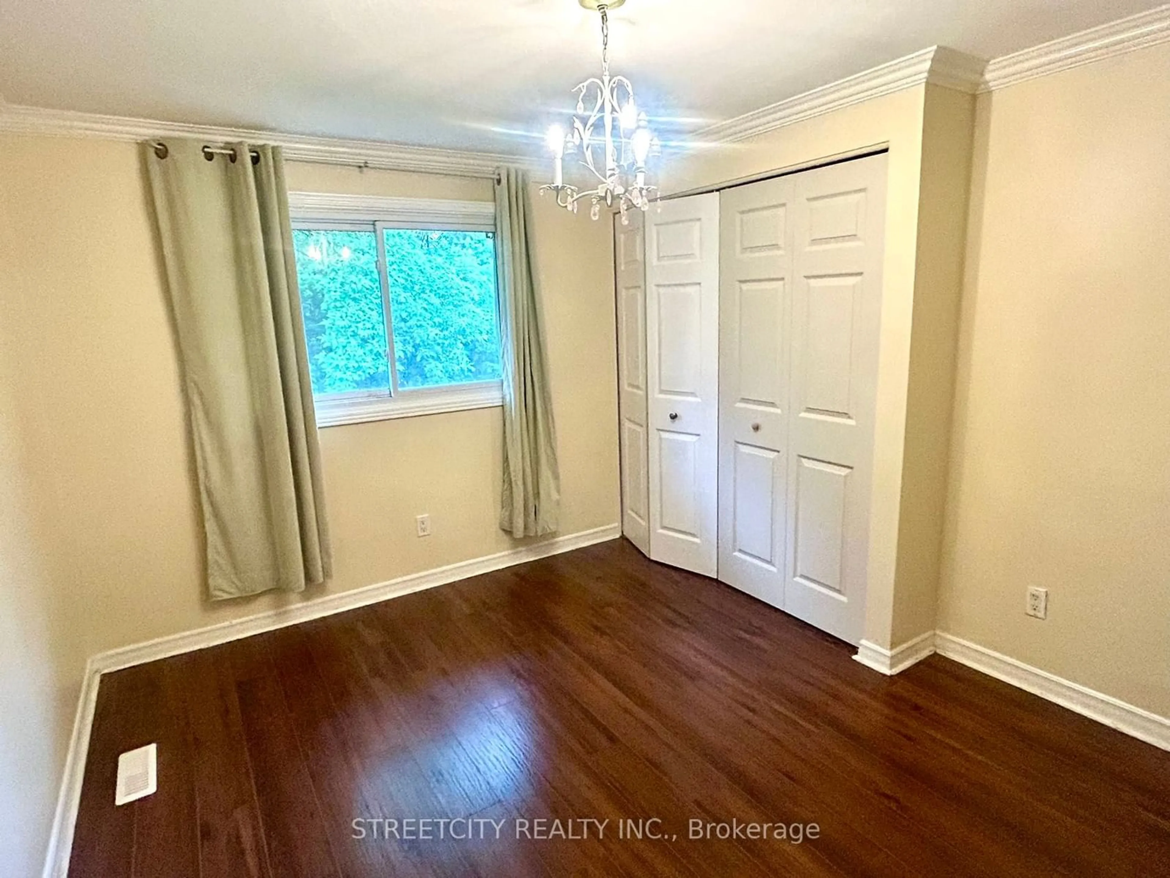 A pic of a room, wood floors for 96 Gablewood Cres, London Ontario N6G 2Z9