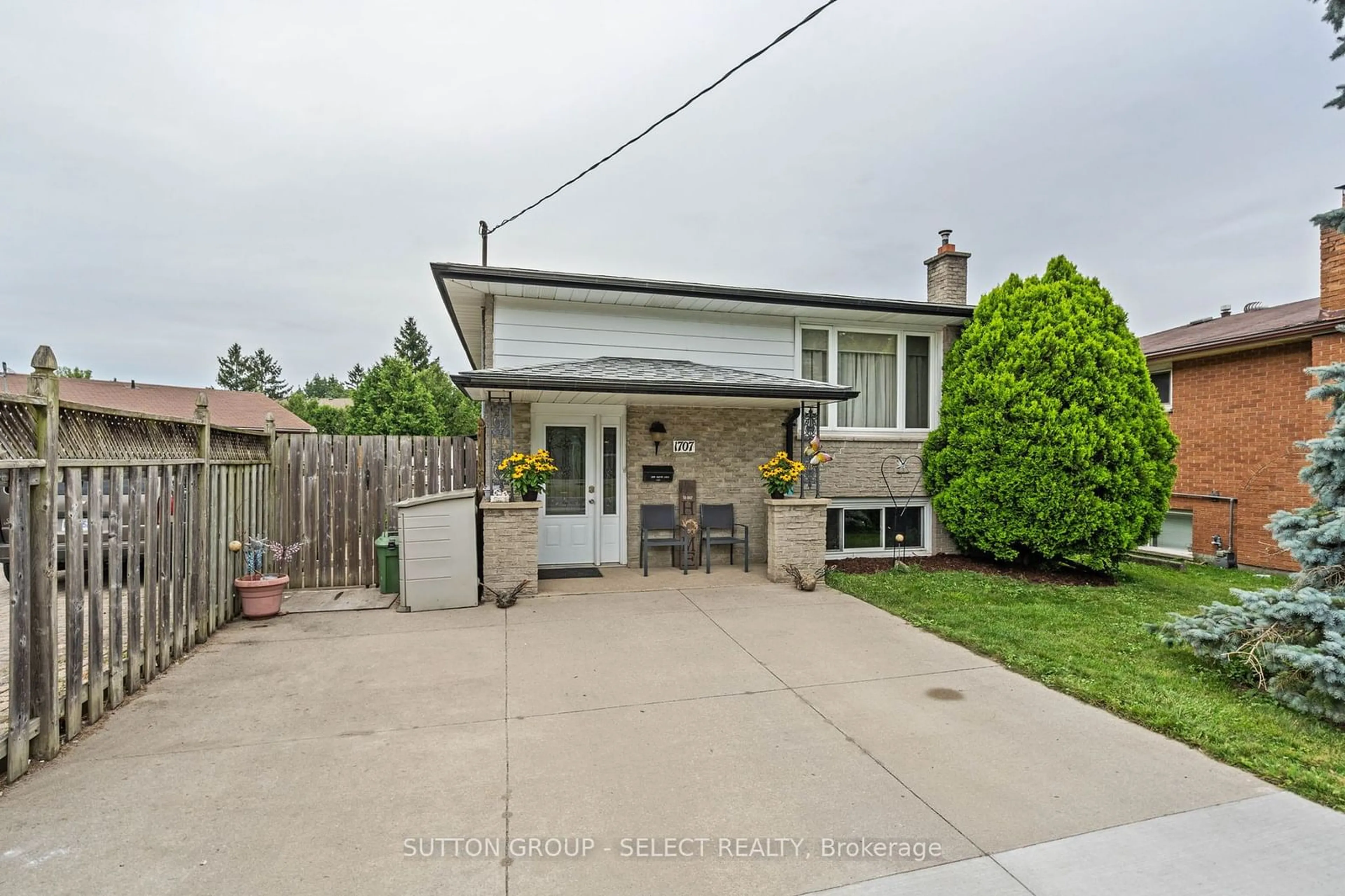 Frontside or backside of a home for 1707 Hansuld St, London Ontario N5V 1Y6