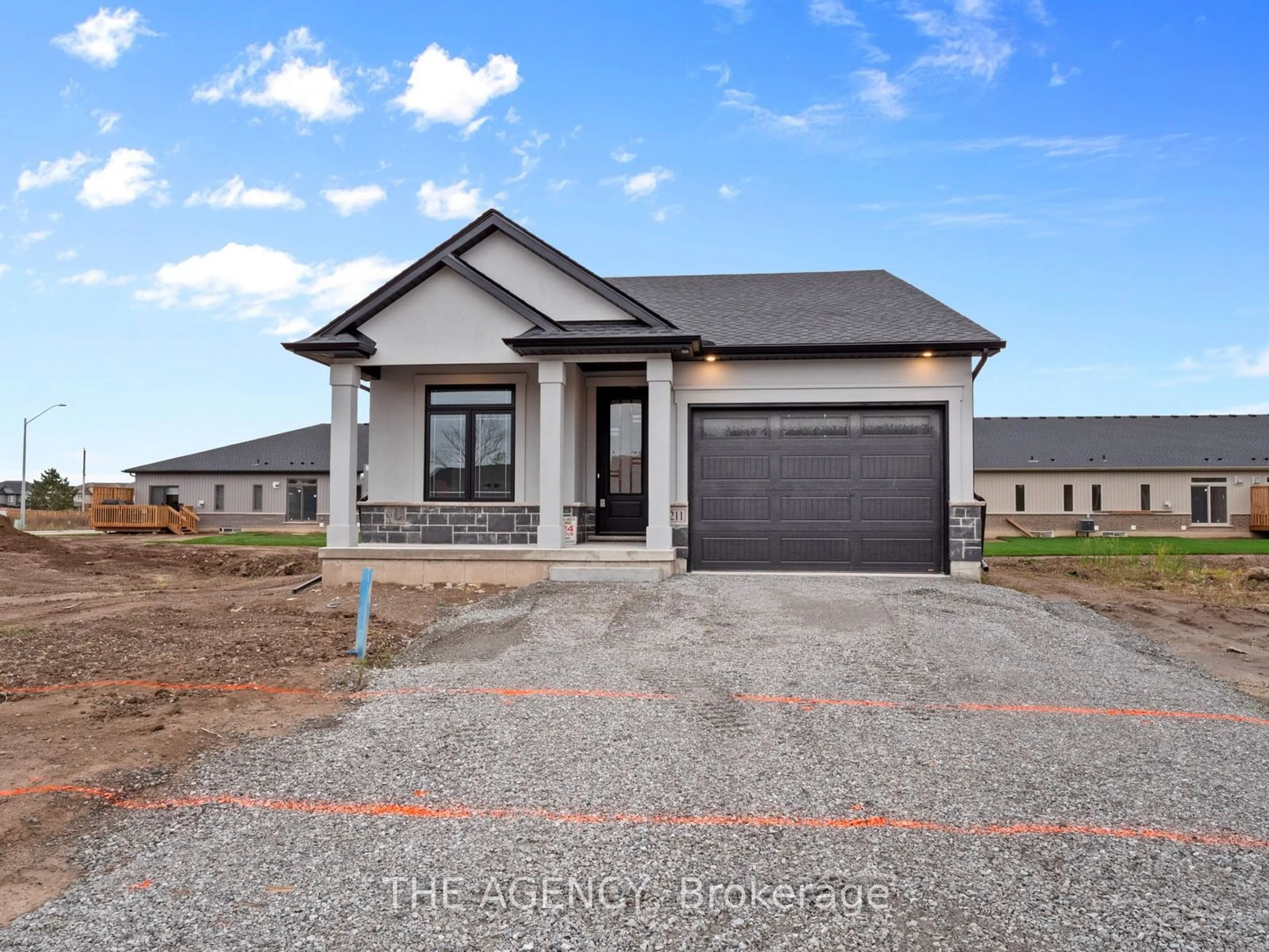 Frontside or backside of a home, the street view for 211 Sycamore St, Welland Ontario L3C 0J8