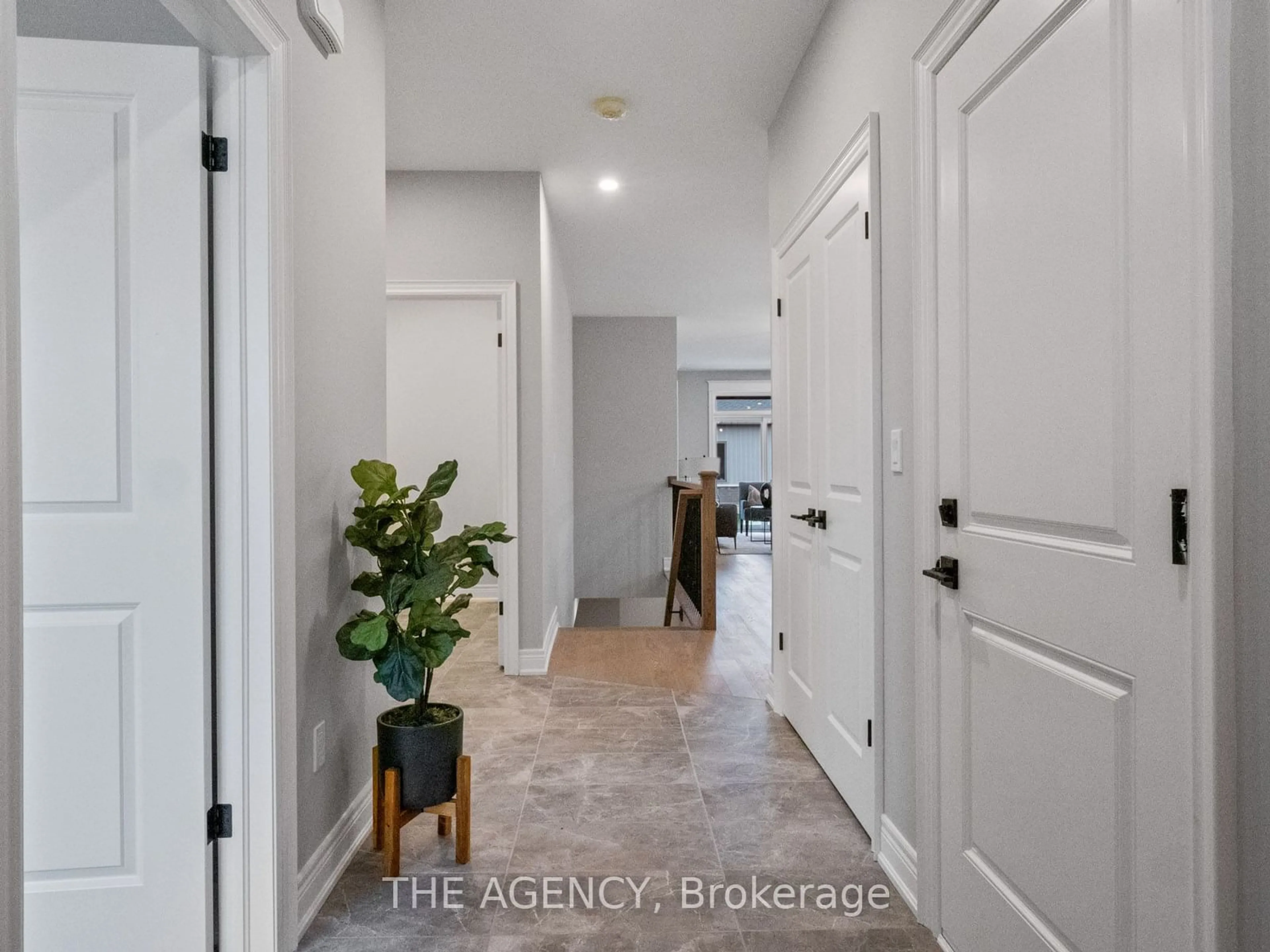 Indoor entryway, wood floors for 211 Sycamore St, Welland Ontario L3C 0J8