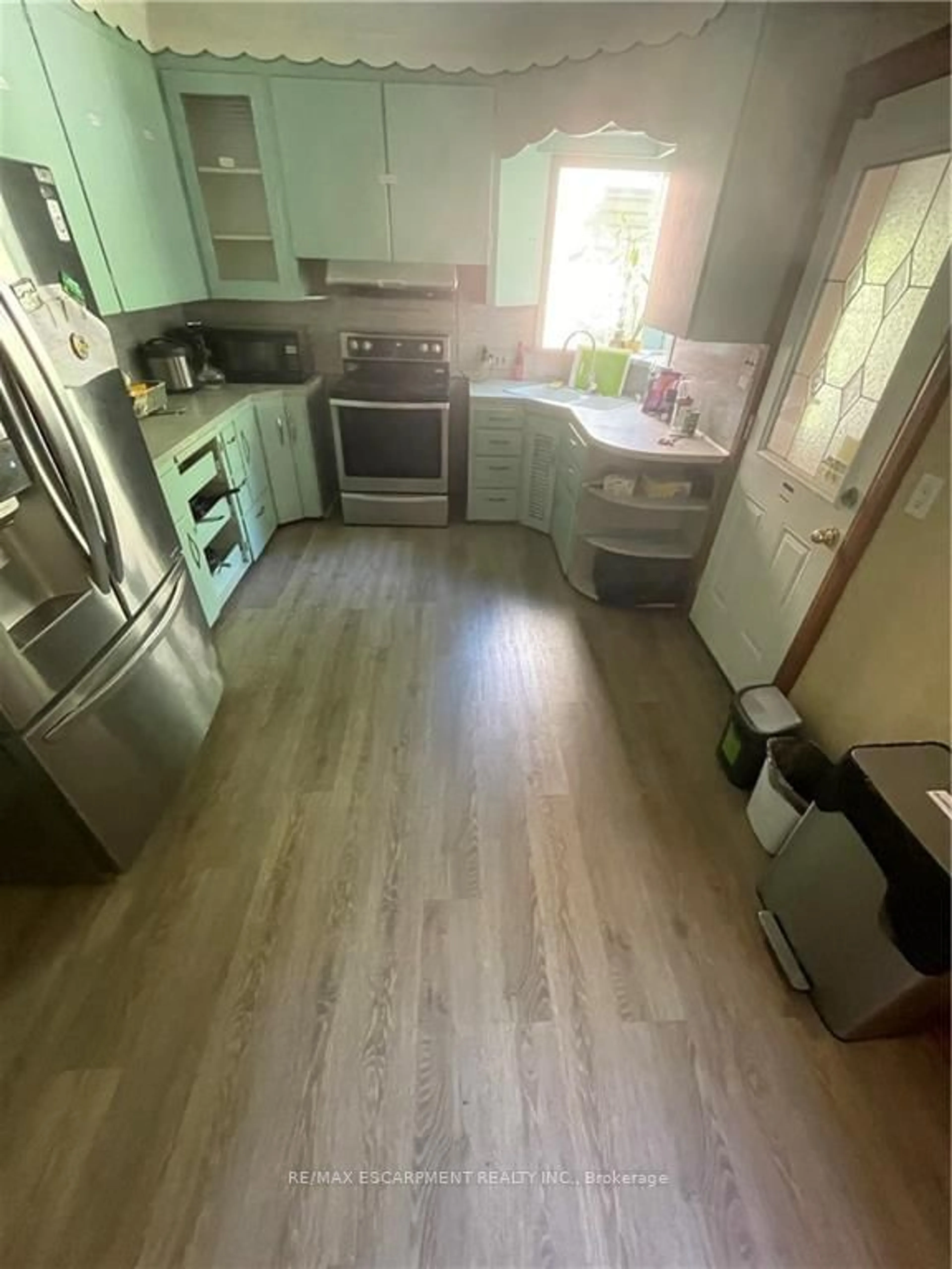 Standard kitchen, unknown for 84 ARNOLD St, Hamilton Ontario L8S 1R6