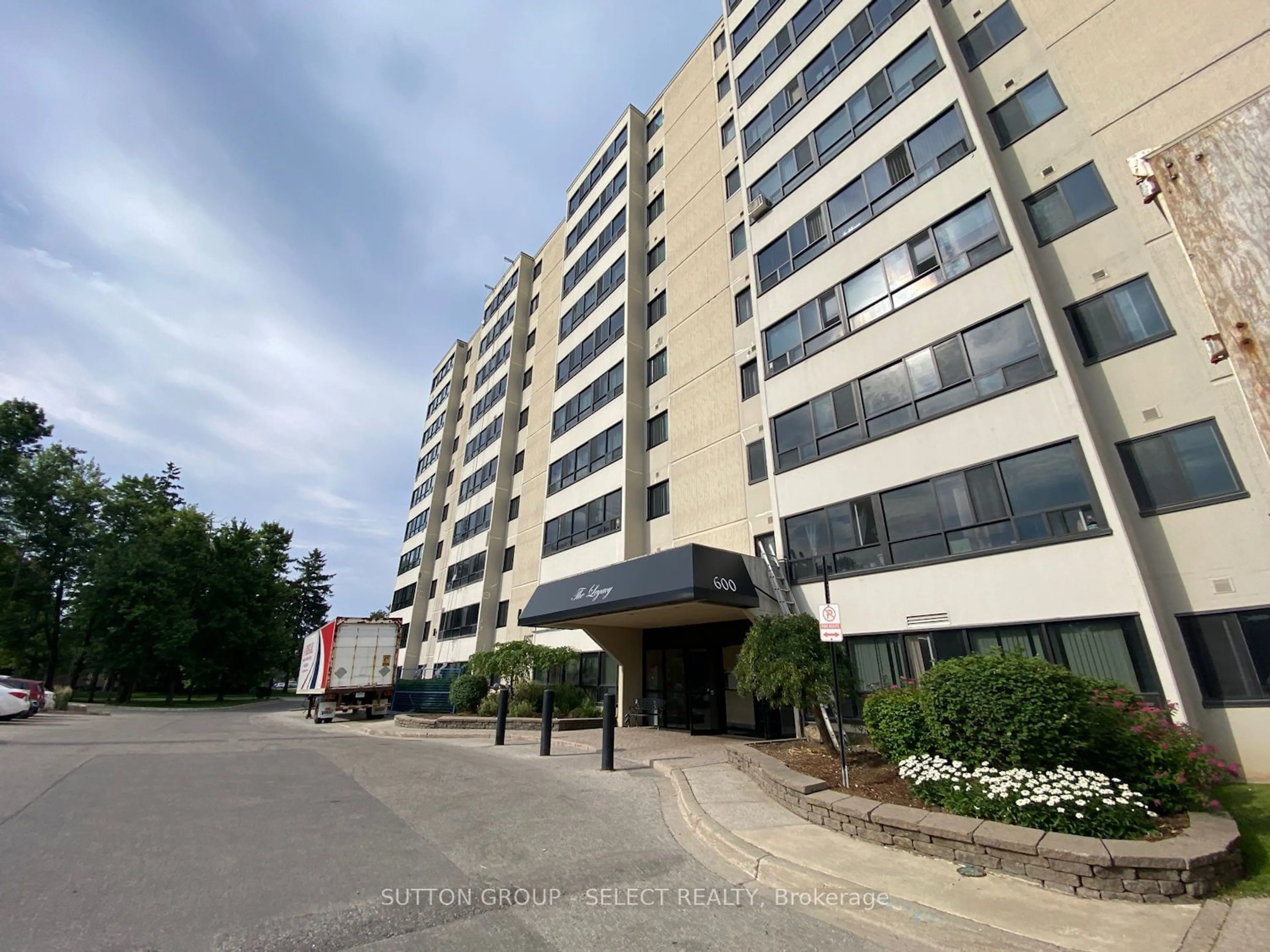 A pic from exterior of the house or condo, the front or back of building for 600 GRENFELL Dr #1004, London Ontario N5X 2R8