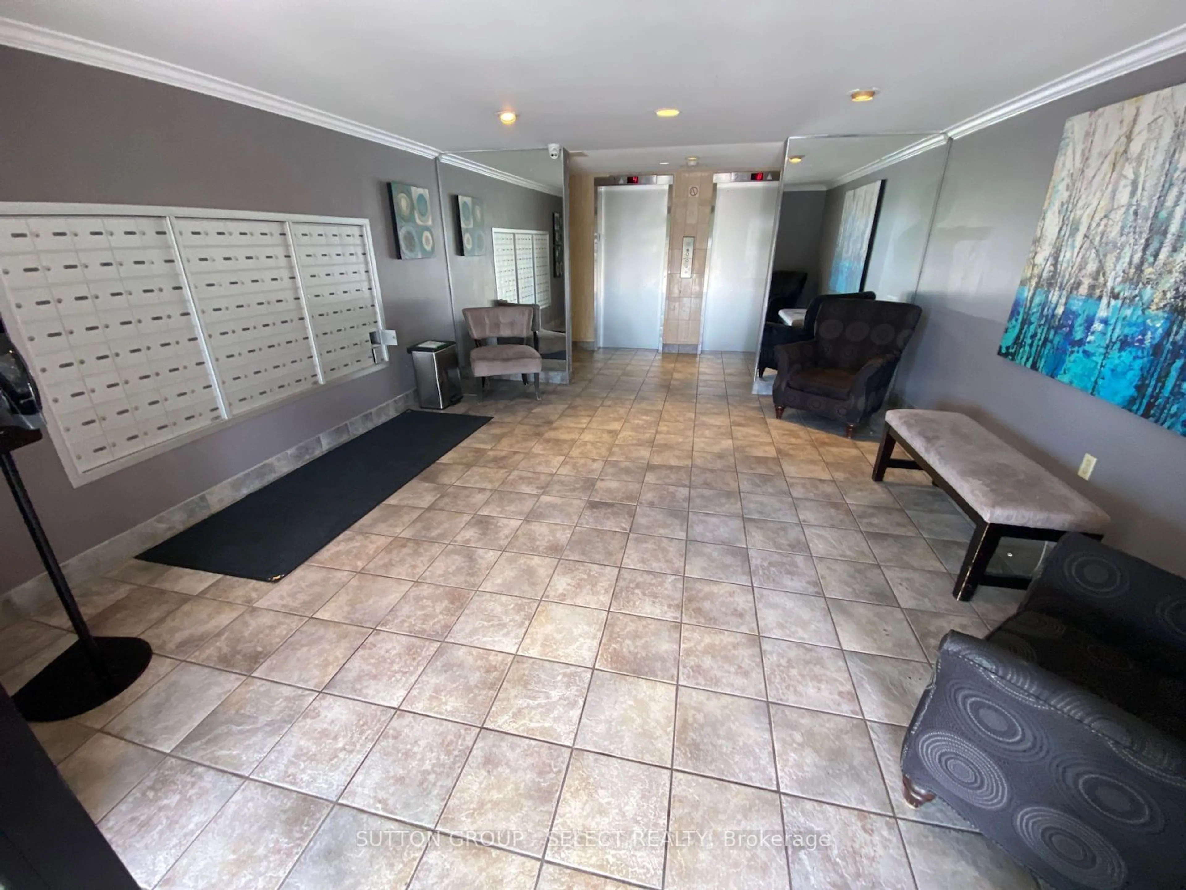 Indoor lobby for 600 GRENFELL Dr #1004, London Ontario N5X 2R8